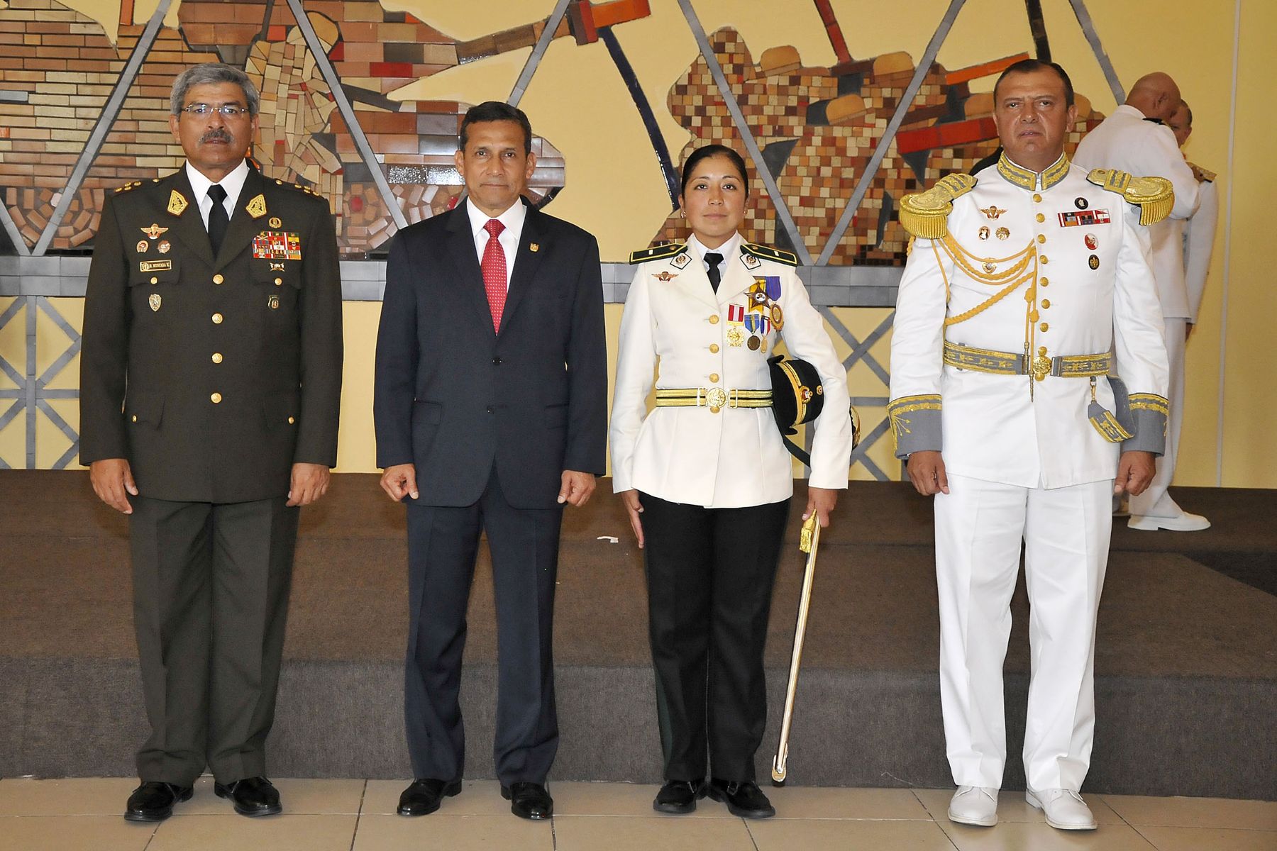 Presidente Ollanta Humala participó en la Graduación de los Oficiales de la promoción “Mayor Alfredo Novoa Cava” de la Escuela Militar de Chorrillos. Siendo Espada de Honor por primera vez en toda la historia del Ejército, la subteniente Vanessa Torres Sulca. 13/12/2013