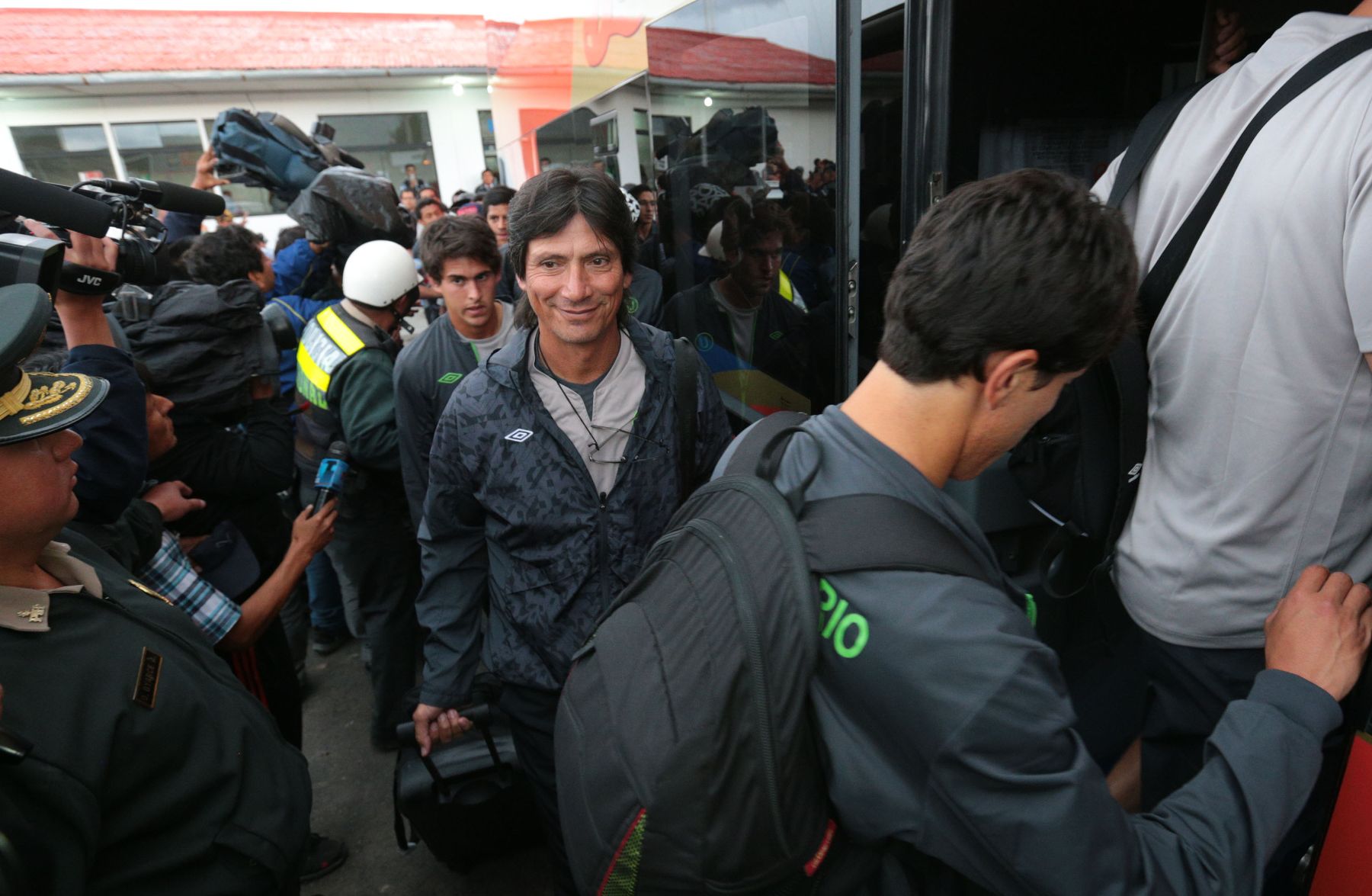 JAUJA,PERÚ-DICIEMBRE 17. Universitario de Deportes arriba a la ciudad de Jauja para trasladarce a su hotel de concentración para la final del Campeonato 2013. Foto:ANDINA/archivo.