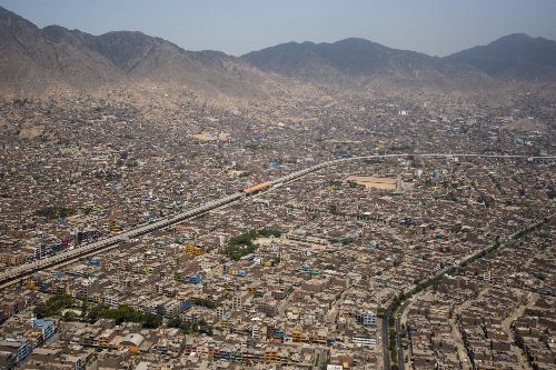 LIMA, PERÚ - DICIEMBRE 26. Vista aérea del distrito de San Juan de Luriganchol, durante el patrullaje del helicóptero de la policía nacional. Foto: ANDINA/Marco del Río