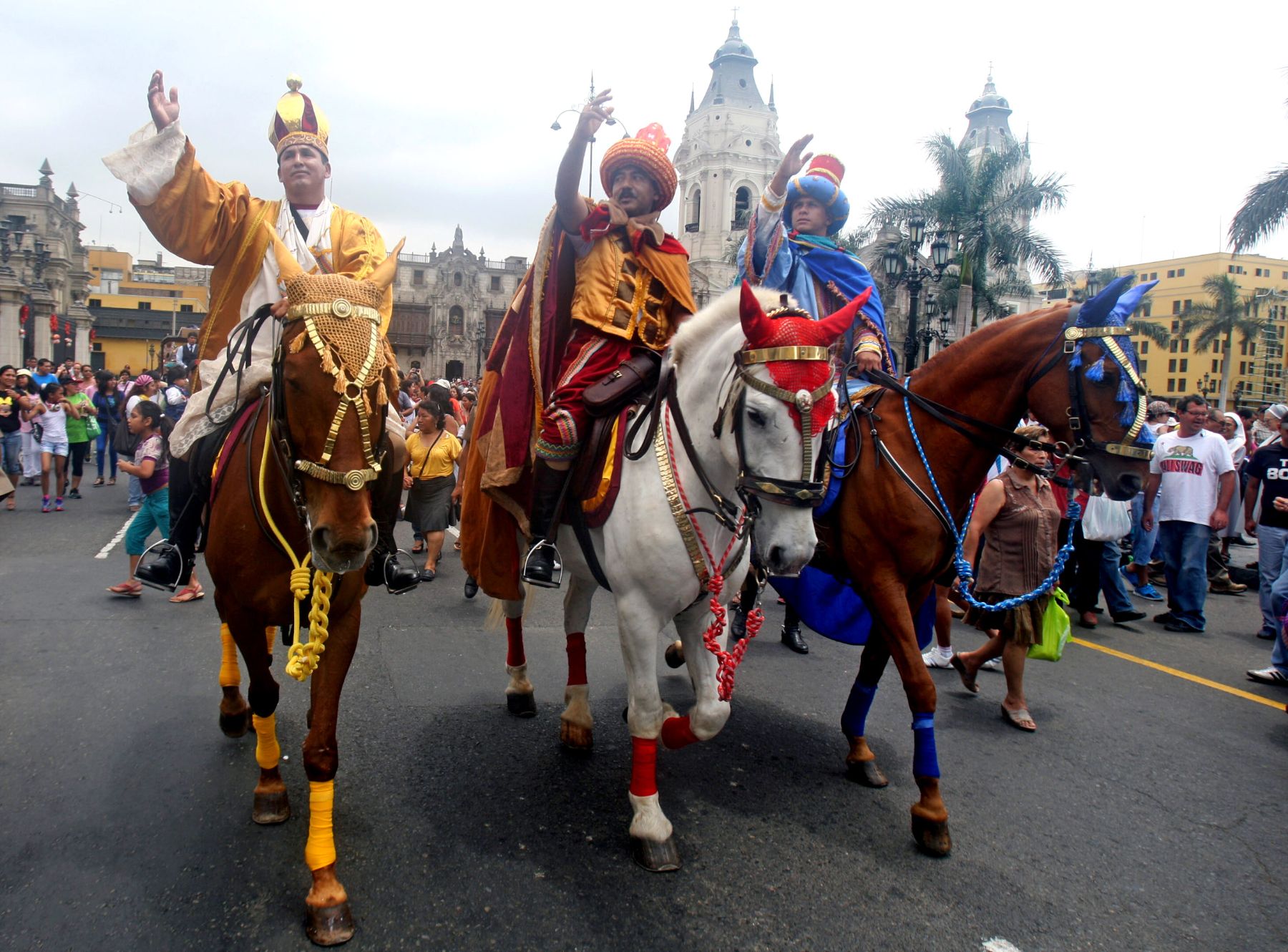 Reyes Magos en tradicional ceremonia en la Plaza de Armas. Foto: ANDINA/Héctor Vinces