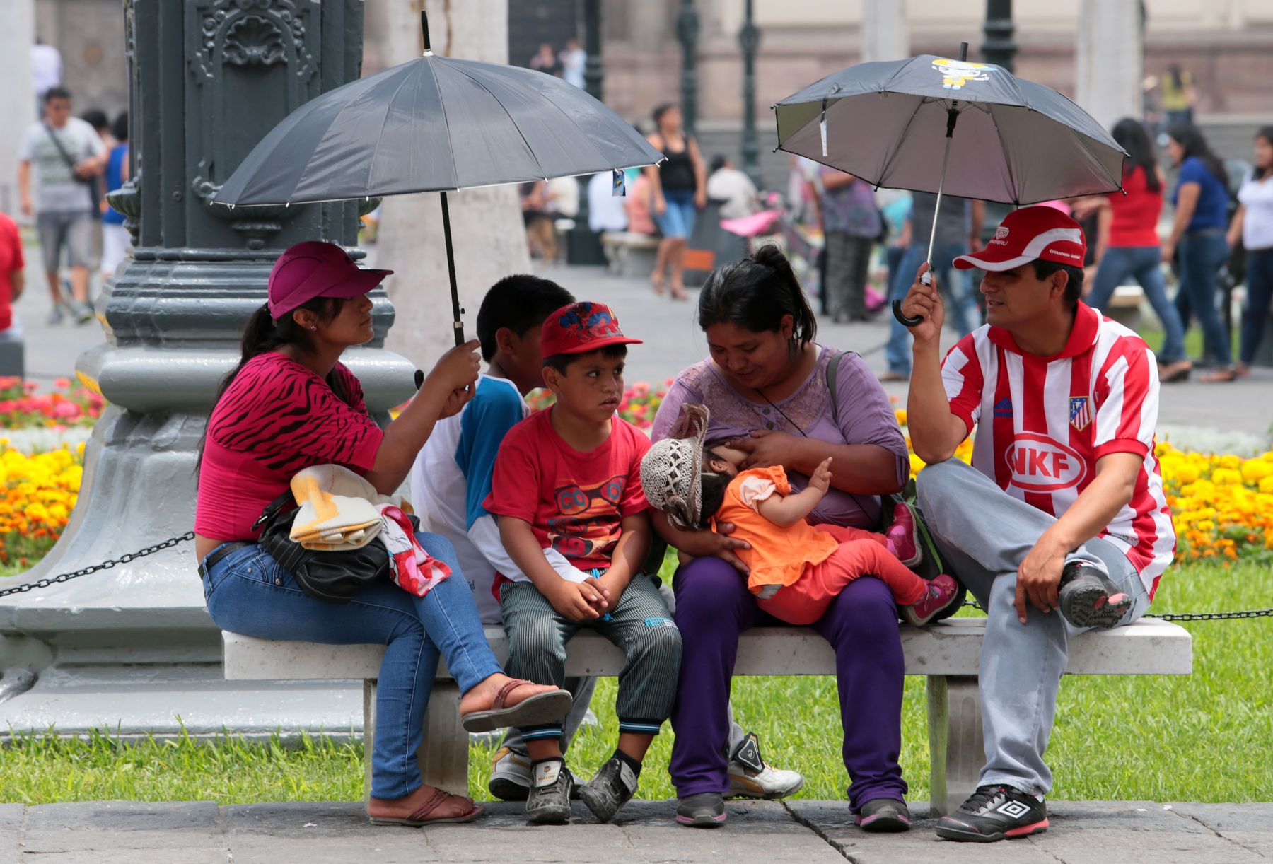claridad deficiencia Sociología Sombrillas no son suficientes para protegerte de rayos solares [video] |  Noticias | Agencia Peruana de Noticias Andina