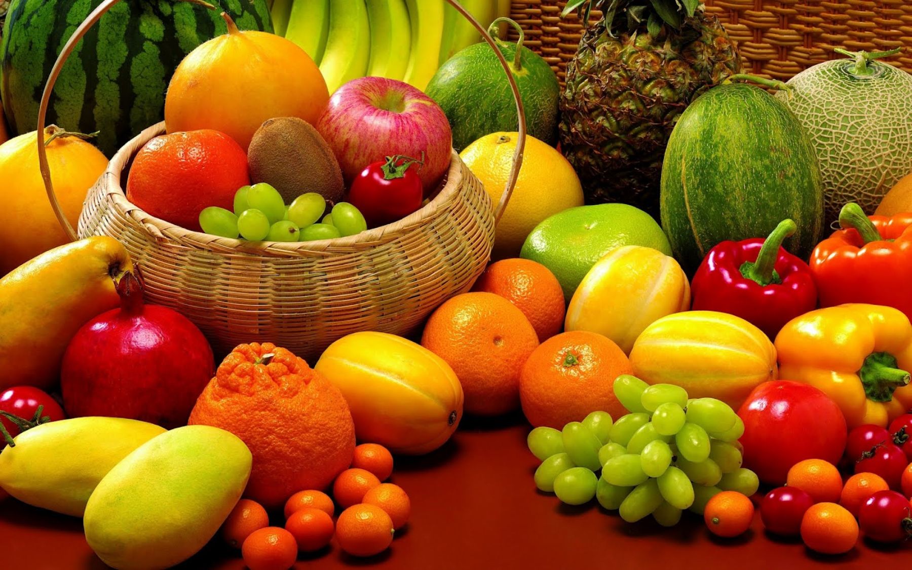 Las frutas y verduras proveen al organismo de vitamina C que reduce efectos del sol en la piel. Foto: Internet