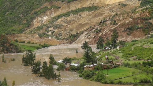 Posible desembalse de las aguas del río Mantaro amenaza a poblado de Cuenca, en Huancavelica.