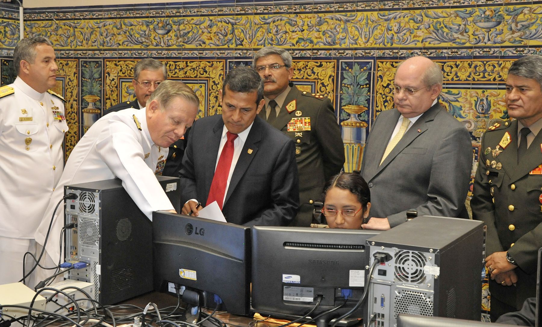 LIMA. 27 DE ENERO. Presidente Ollanta Humala, el ministro de Defensa Pedro Cateriano,  y el alto mando de las Fuerzas Armadas analizan nuevo trazo limítrofe del Perú y Chile luego de sentencia de la Corte Internacional de Justicia de la Haya. Foto: ANDINA/Prensa Presidencia