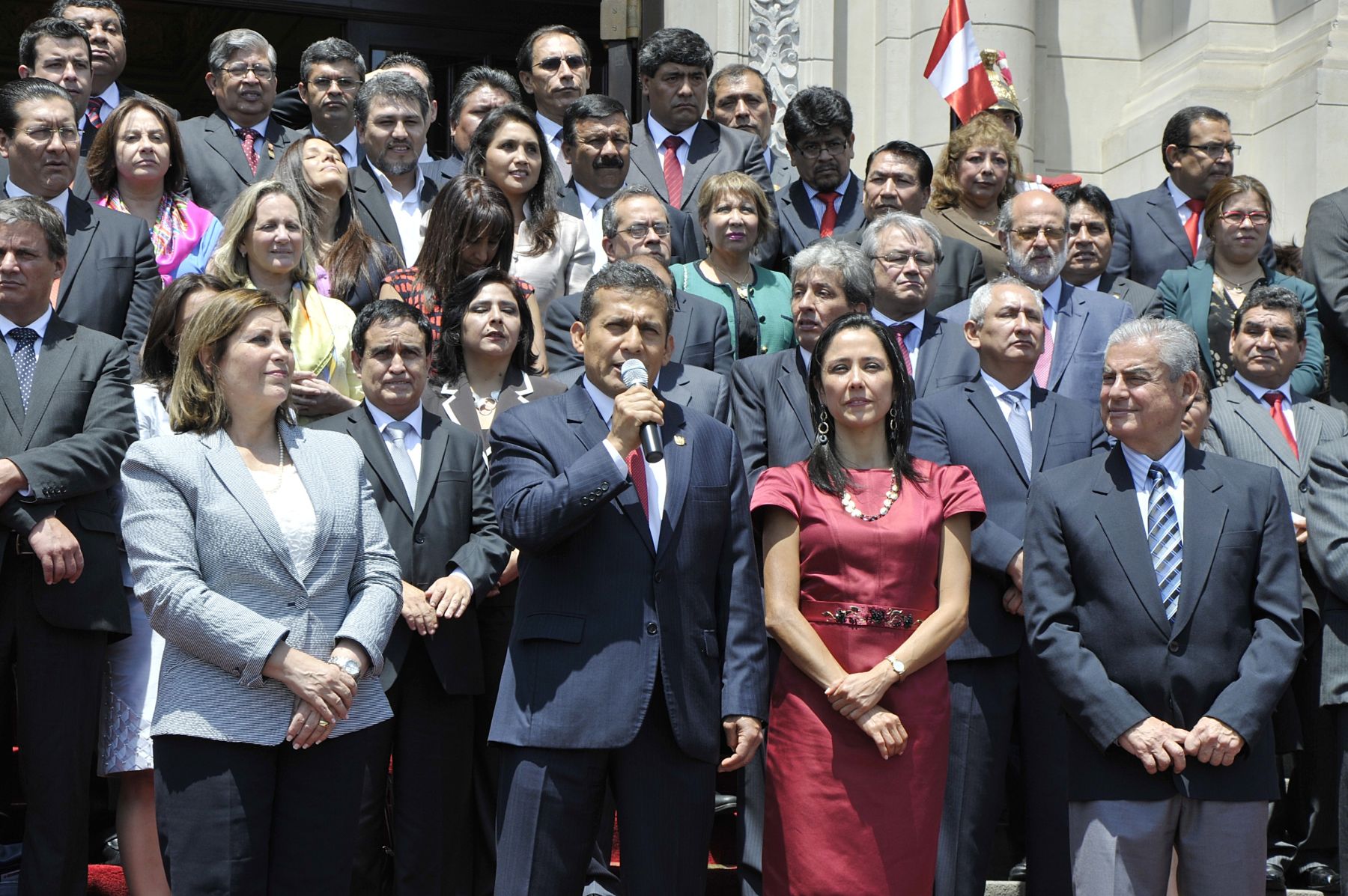 LIMA. 27 DE ENERO. Presidente Ollanta Humala, emite discurso en el Patio de Honor de Palacio de Gobierno, acompañado de congresistas de la República, ministros de Estado, y principales autoridades de la nación junto al pueblo peruano, luego de sentencia de la Corte Internacional de Justicia de la Haya. Foto: ANDINA/Prensa Presidencia