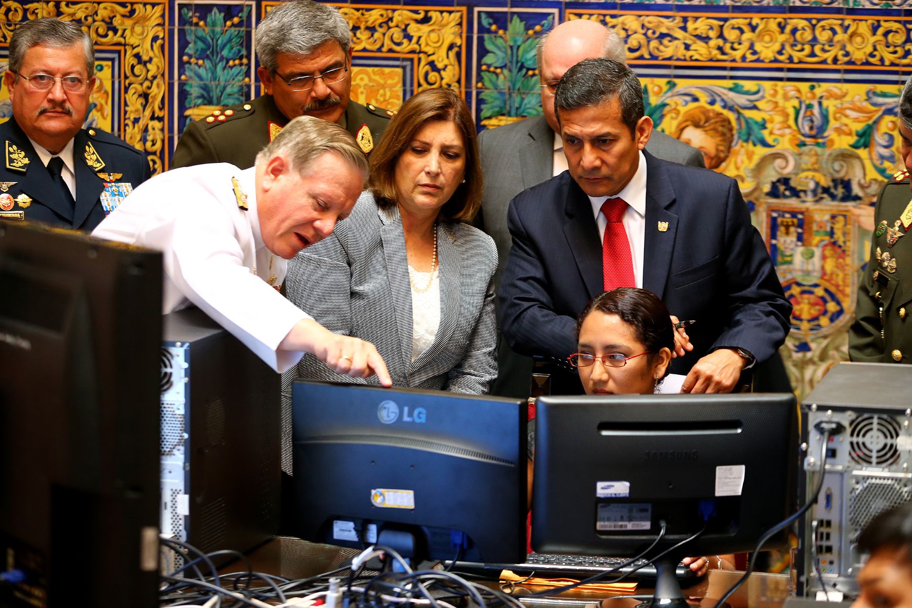 LIMA. 27 DE ENERO. Presidente Ollanta Humala Tasso, Canciller Eda Rivas, Ministro de Defensa Pedro Cateriano, y alto mando de las Fuerzas Armadas analizan nuevo trazo limítrofe del Perú y Chile luego de sentencia de la Corte Internacional de Justicia de la Haya. 

Foto: ANDINA/Prensa Presidencia