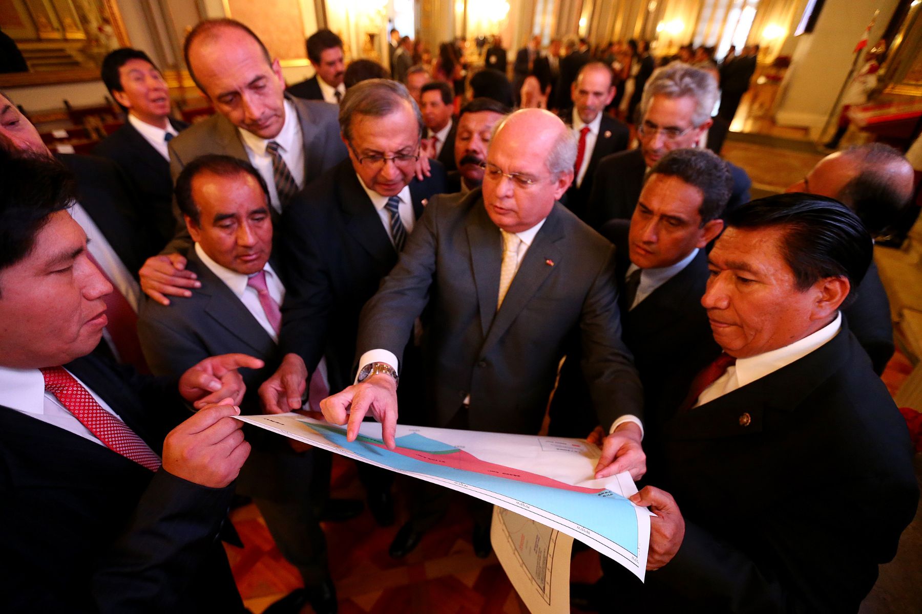 LIMA. 27 DE ENERO. Presidente Ollanta Humala Tasso, Canciller Eda Rivas, Ministro de Defensa Pedro Cateriano, y alto mando de las Fuerzas Armadas analizan nuevo trazo limítrofe del Perú y Chile luego de sentencia de la Corte Internacional de Justicia de la Haya. 

Foto: ANDINA/Prensa Presidencia