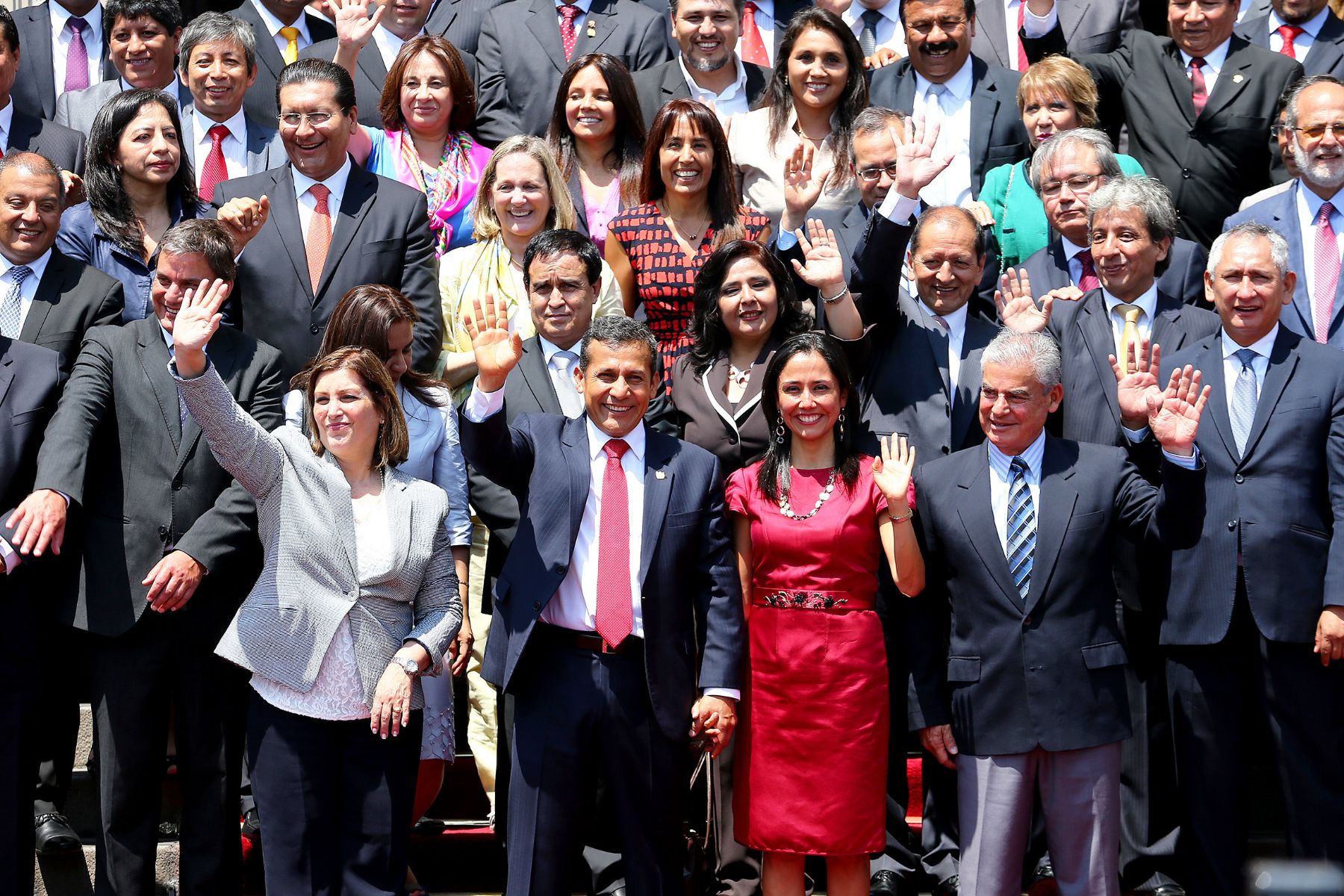 LIMA. 27 DE ENERO. Presidente Ollanta Humala, emite discurso en el Patio de Honor de Palacio de Gobierno, acompañado de congresistas de la República, ministros de Estado, y principales autoridades de la nación junto al pueblo peruano, luego de sentencia de la Corte Internacional de Justicia de la Haya.

Foto:ANDINA/Prensa Presidencia