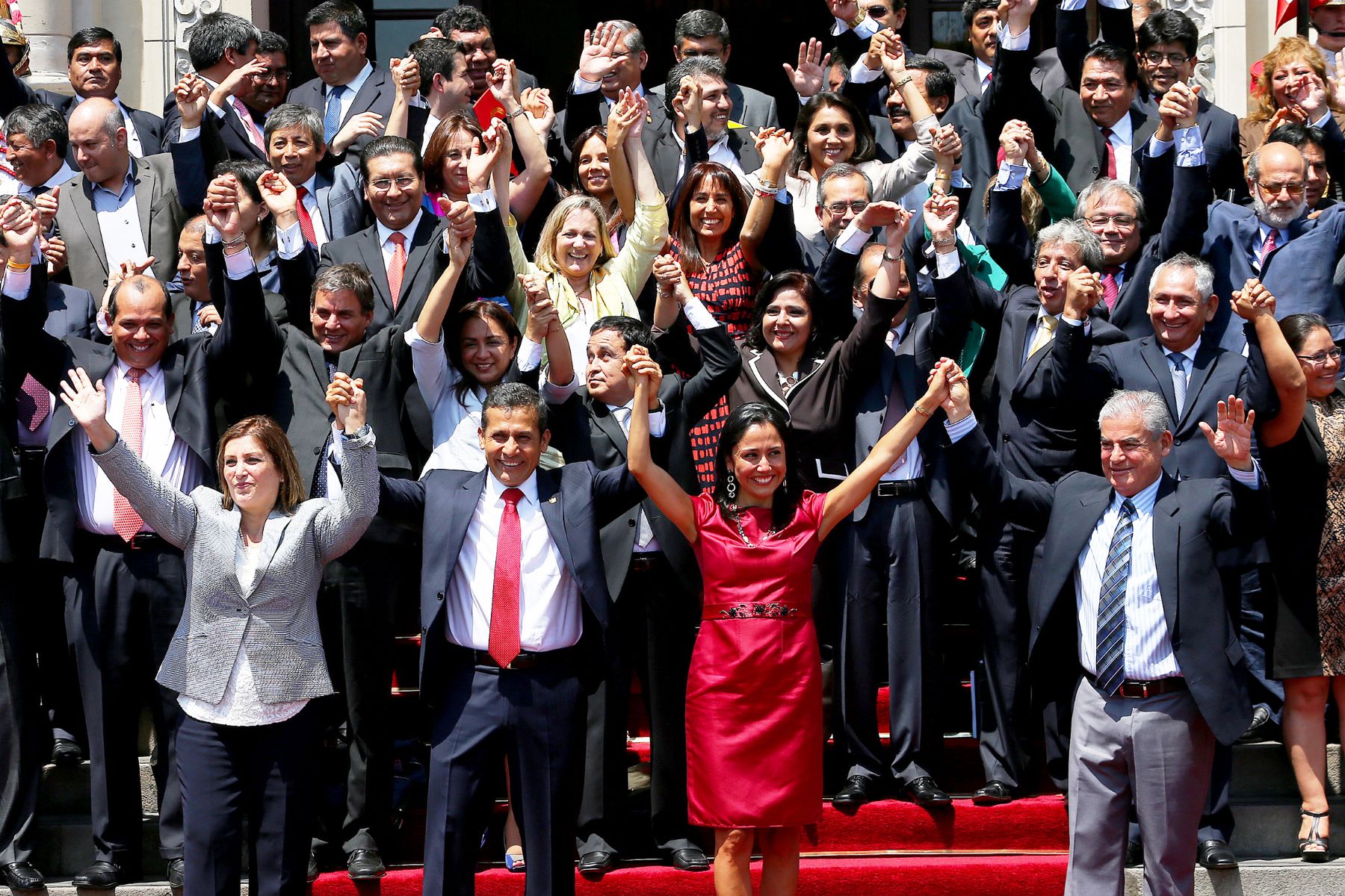 LIMA. 27 DE ENERO. Presidente Ollanta Humala, emite discurso en el Patio de Honor de Palacio de Gobierno, acompañado de congresistas de la República, ministros de Estado, y principales autoridades de la nación junto al pueblo peruano, luego de sentencia de la Corte Internacional de Justicia de la Haya.

Foto:ANDINA/Prensa Presidencia