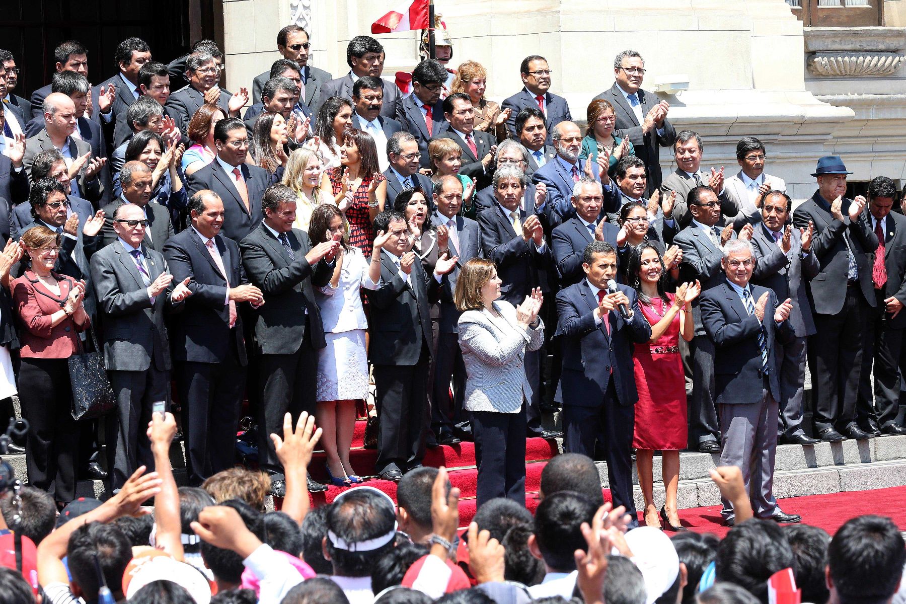 LIMA. 27 DE ENERO. Presidente Ollanta Humala, emite discurso en el Patio de Honor de Palacio de Gobierno, acompañado de congresistas de la República, ministros de Estado, y principales autoridades de la nación junto al pueblo peruano, luego de sentencia de la Corte Internacional de Justicia de la Haya.
Foto:ANDINA/Prensa Presidencia