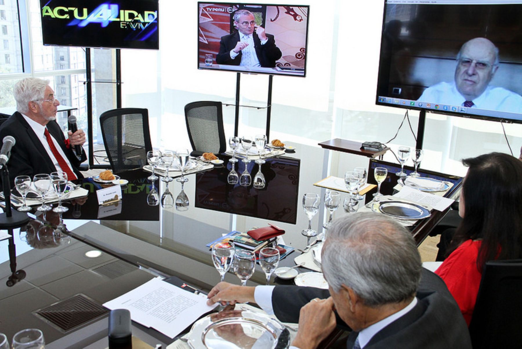 Presidentes de las cámaras de Comercio de Lima y Santiago conversaron luego de conocido el fallo de la Corte Internacional de La Haya.