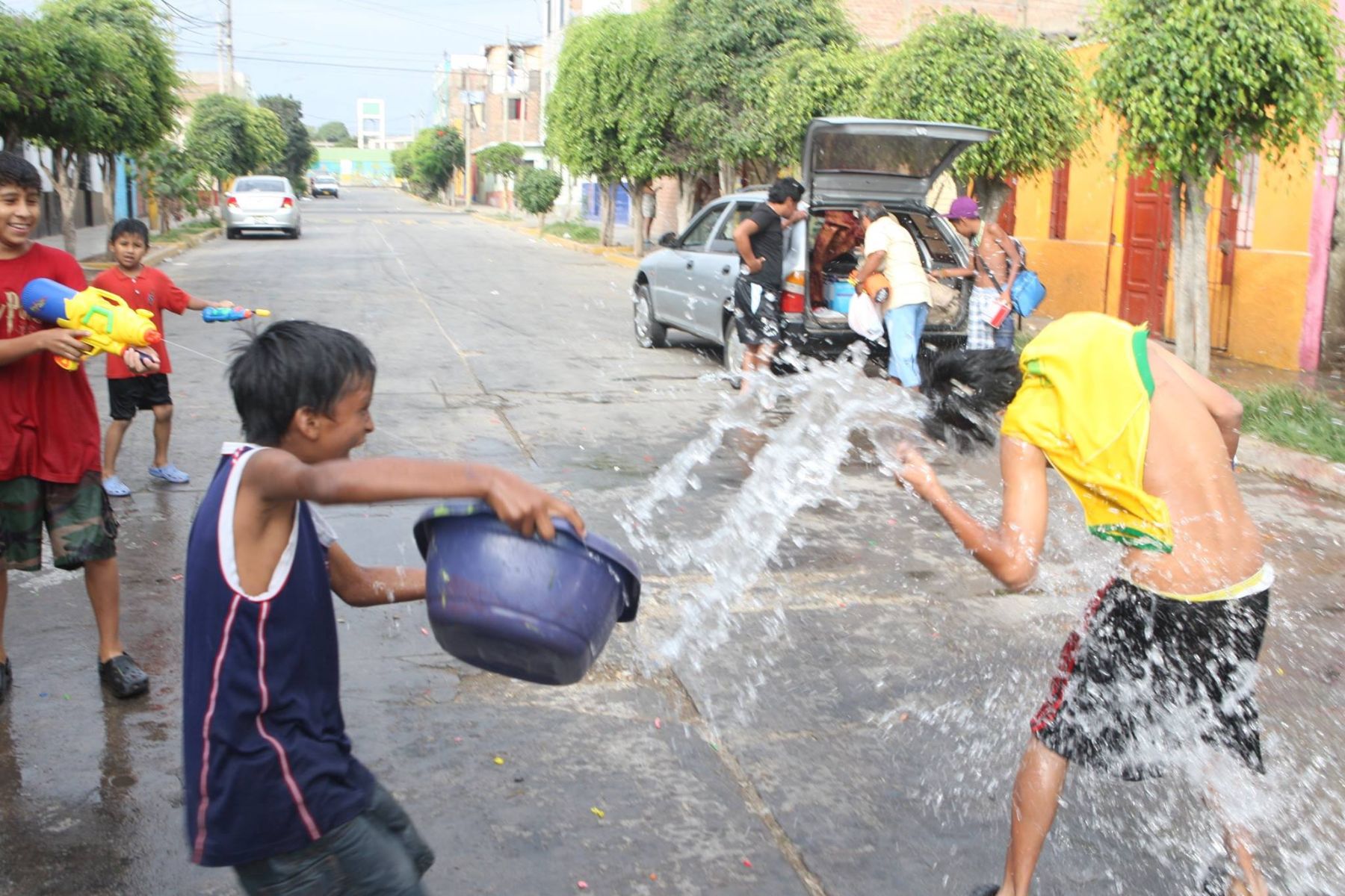 En febrero aumenta desmesuradamente consumo de agua, debido al derroche en juegos por carnaval. Foto: ANDINA/Archivo