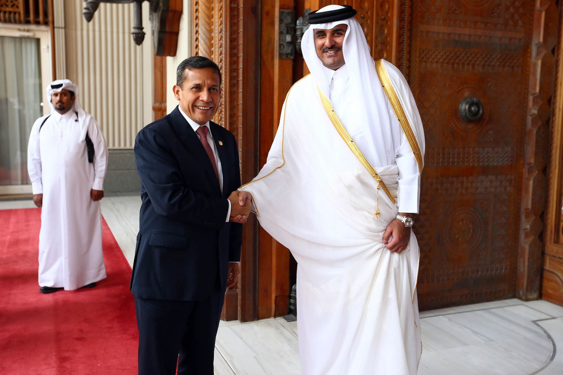 Fructífera reunión de trabajo entre el emir de Qatar, su alteza el jeque Tamim bin Hamad Al-Thani, y el presidente Ollanta Humala en el palacio Amiri Diwan. Foto: ANDINA/Prensa Presidencia.