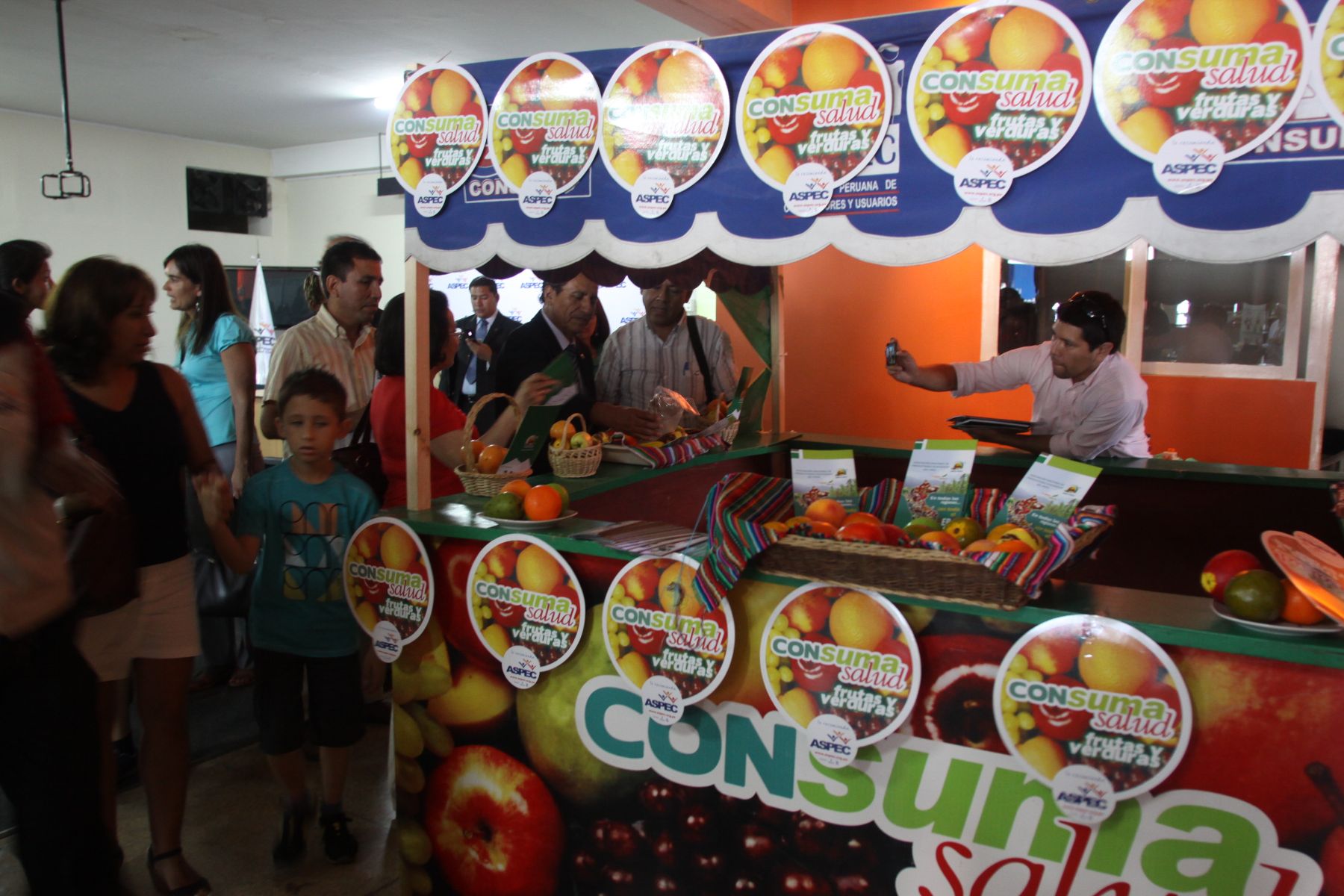 Diversos sectores buscan lograr cambios de hábitos alimenticios entre niños y jóvenes,promoviendo la comida saludable. Foto: Andina/Difusión