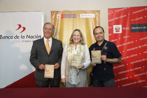 La ministra de Cultura, Diana Alvarez-Calderón Gallo; el gerente general del Banco de la Nación, Juan Carlos Galfré García; y el dramaturgo, Eduardo Adrianzén, uno de los miembros del jurado calificador del concurso. ANDINA/Difusión