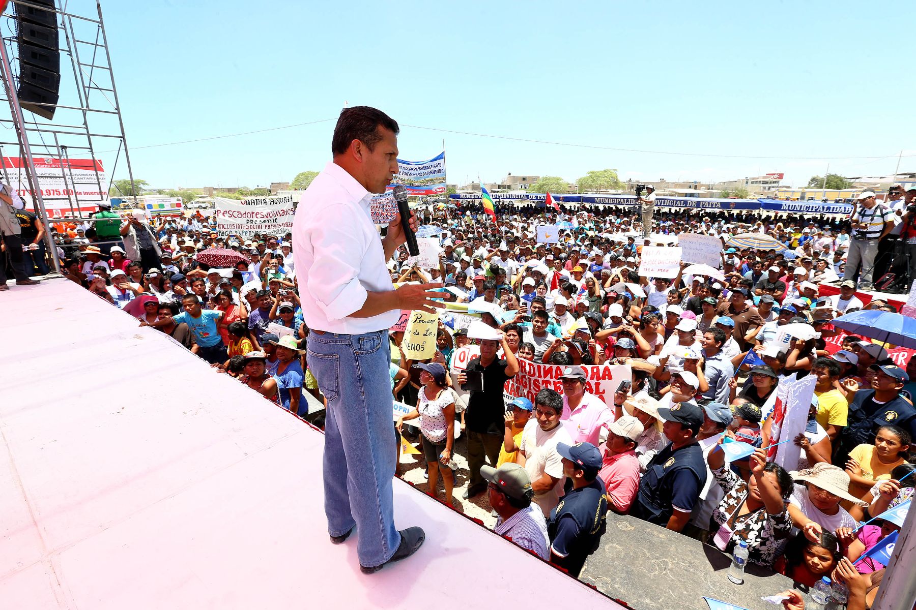 En Piura el presidente Ollanta Humala dio inicio a obras de agua potable y alcantarillado en asentamientos humanos de Paita con una inversión superior a los S/. 127 millones