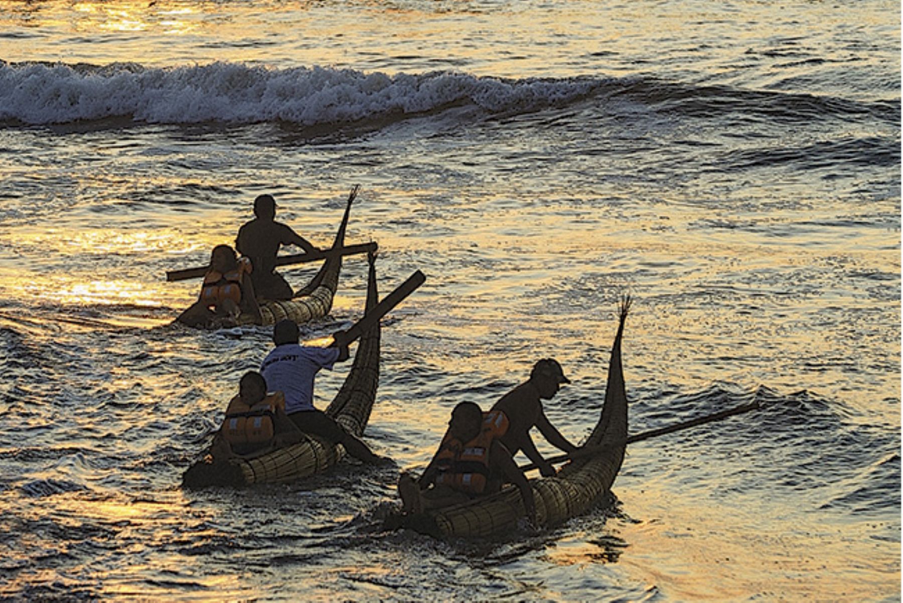 Los caballitos de totora son tradicionales en el litoral de La Libertad.