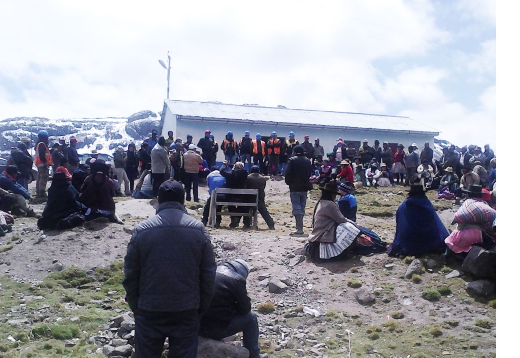 PCM propició diálogo entre comunidad campesina y empresa minera en Huancavelica.