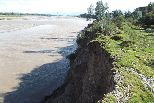 Por la existencia de peligro inminente ante un posible desembalse del río Mantaro y deslizamientos de tierra, el Ejecutivo declaró el estado de emergencia en las localidades de Huayllapampa, distrito de Cuenca; y de Casma, distrito de Acostambo, provincia de Tayacaja, en la región Huancavelica. ANDINA/Pedro Tinoco