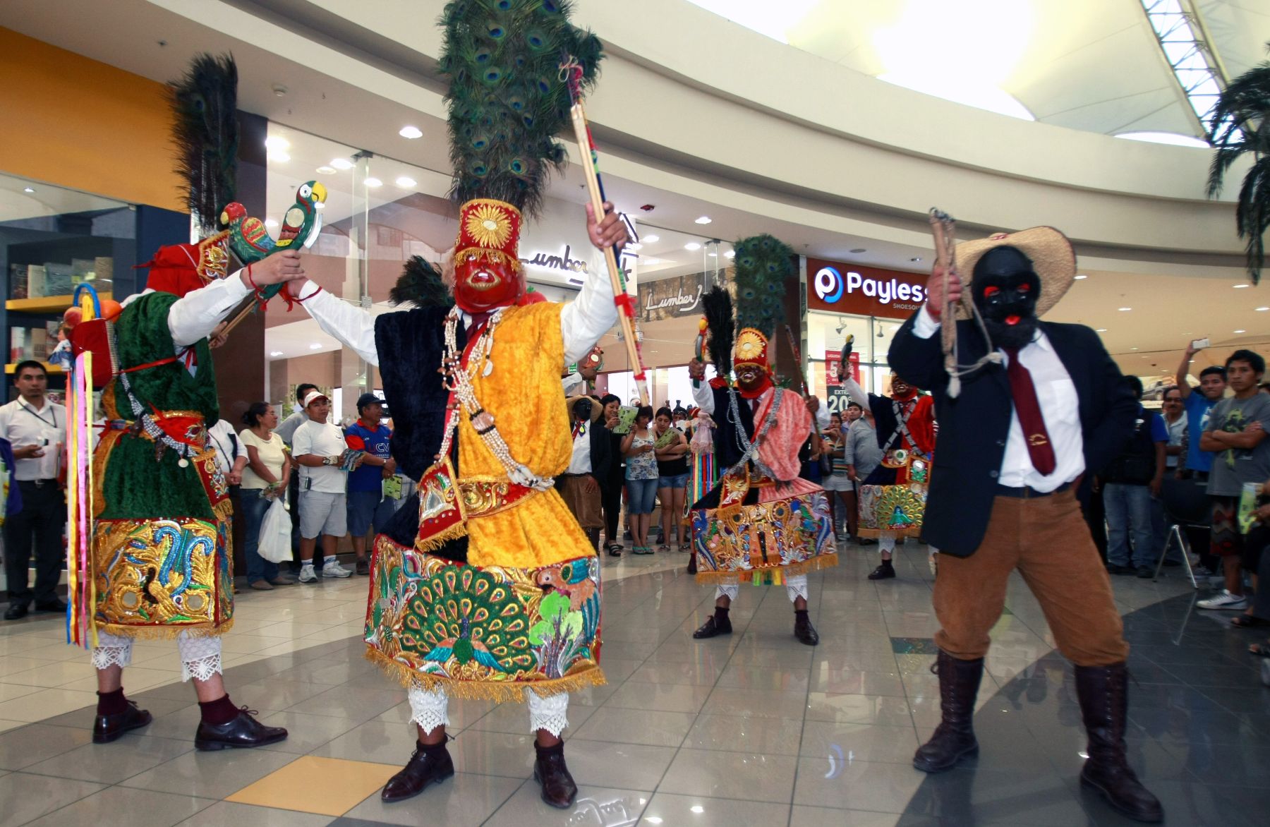 Las mejores agrupaciones dancísticas de Chupaca participan en concurso de Shapish. ANDINA