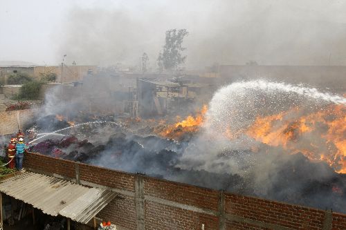 Incendio en almacén. Foto: ANDINA/archivo.