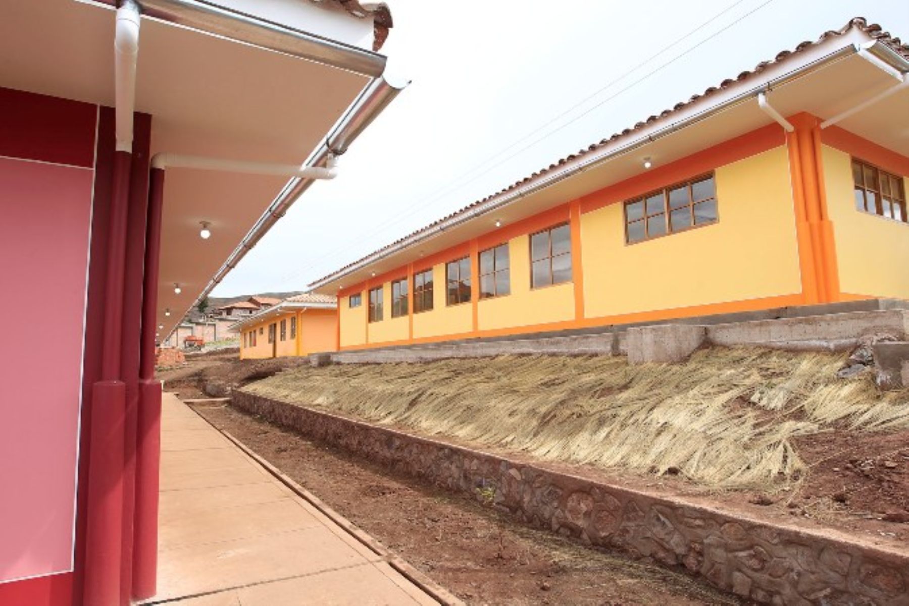 Mejorarán la infraestructura educativa de diversos colegios ubicados en Chumbivilcas, Cusco.