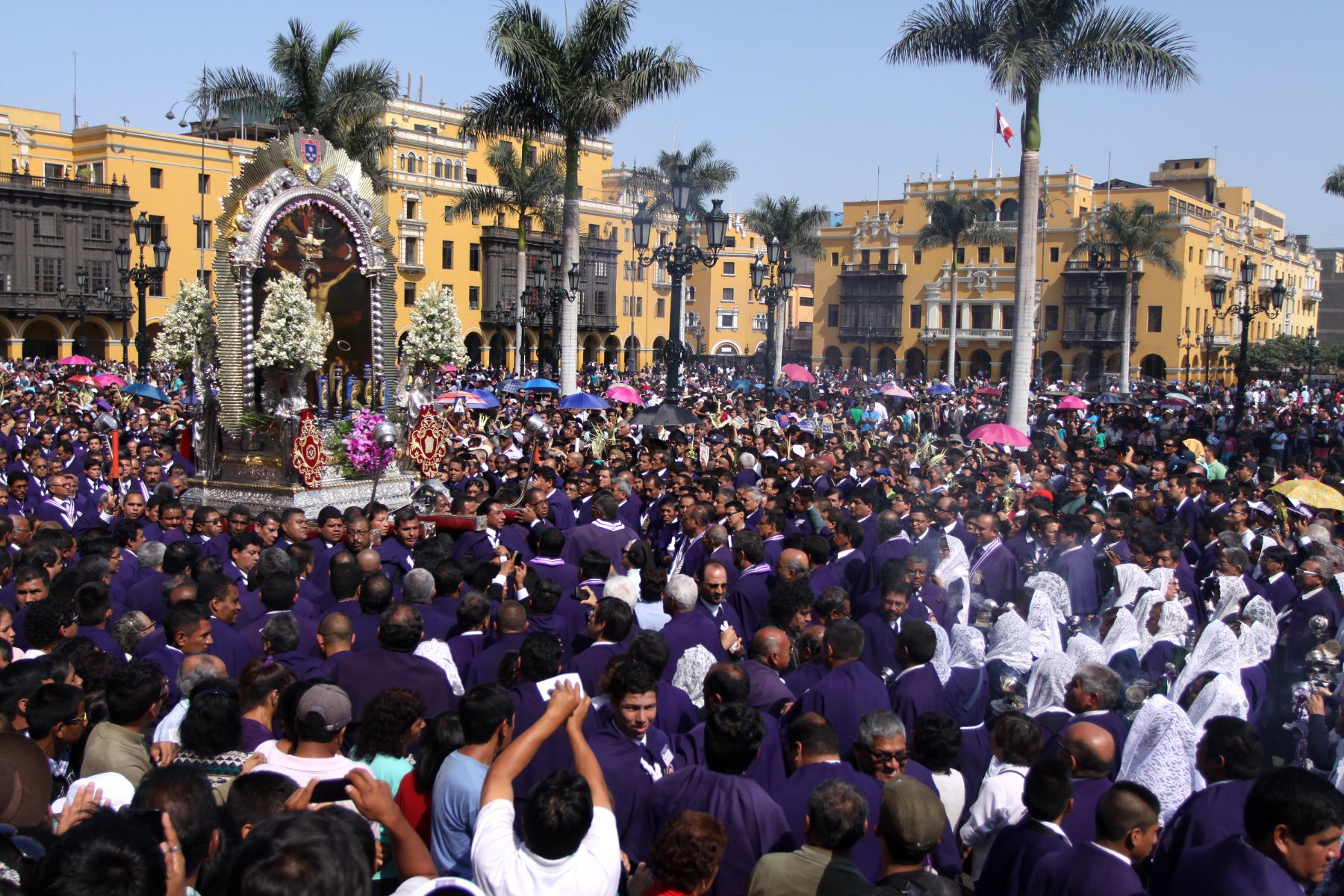 Señor de los Milagros realiza hoy primer recorrido procesional en Lima | Noticias | Agencia Peruana de Noticias Andina