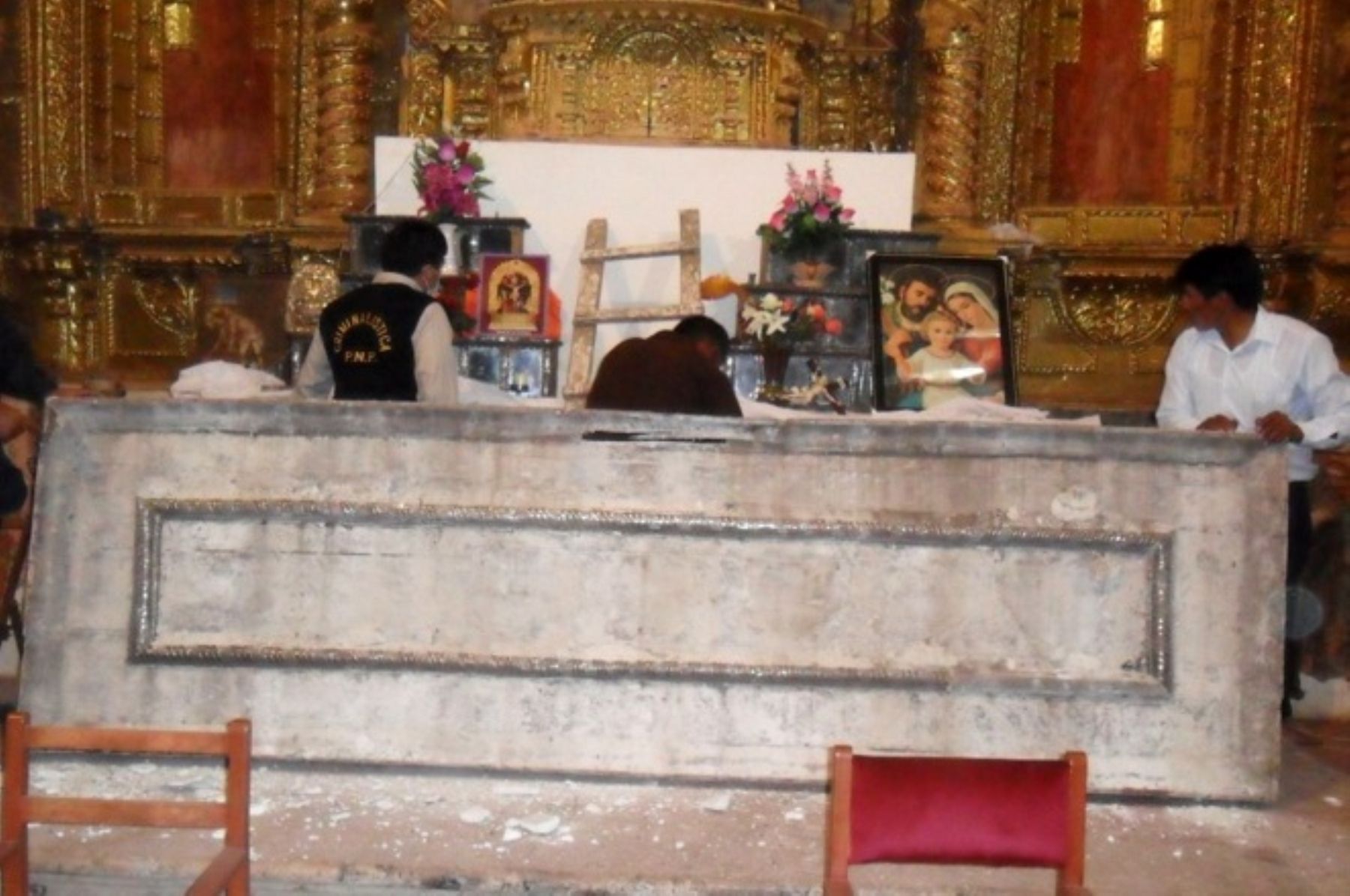 La policía investiga el robo sacrílego en el templo católico "Todos los Santos" en Acomayo, Cusco.