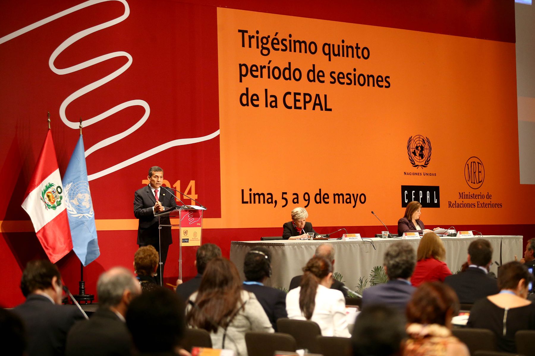 LIMA,PERU MAYO 06. Presidente de la República, Ollanta Humala Tasso, inauguró el “Trigésimo Quinto Periodo de Sesiones de la Comisión Económica para América Latina y el Caribe (CEPAL)” que se realiza en Lima..
Foto: ANDINA/Prensa Presidencia