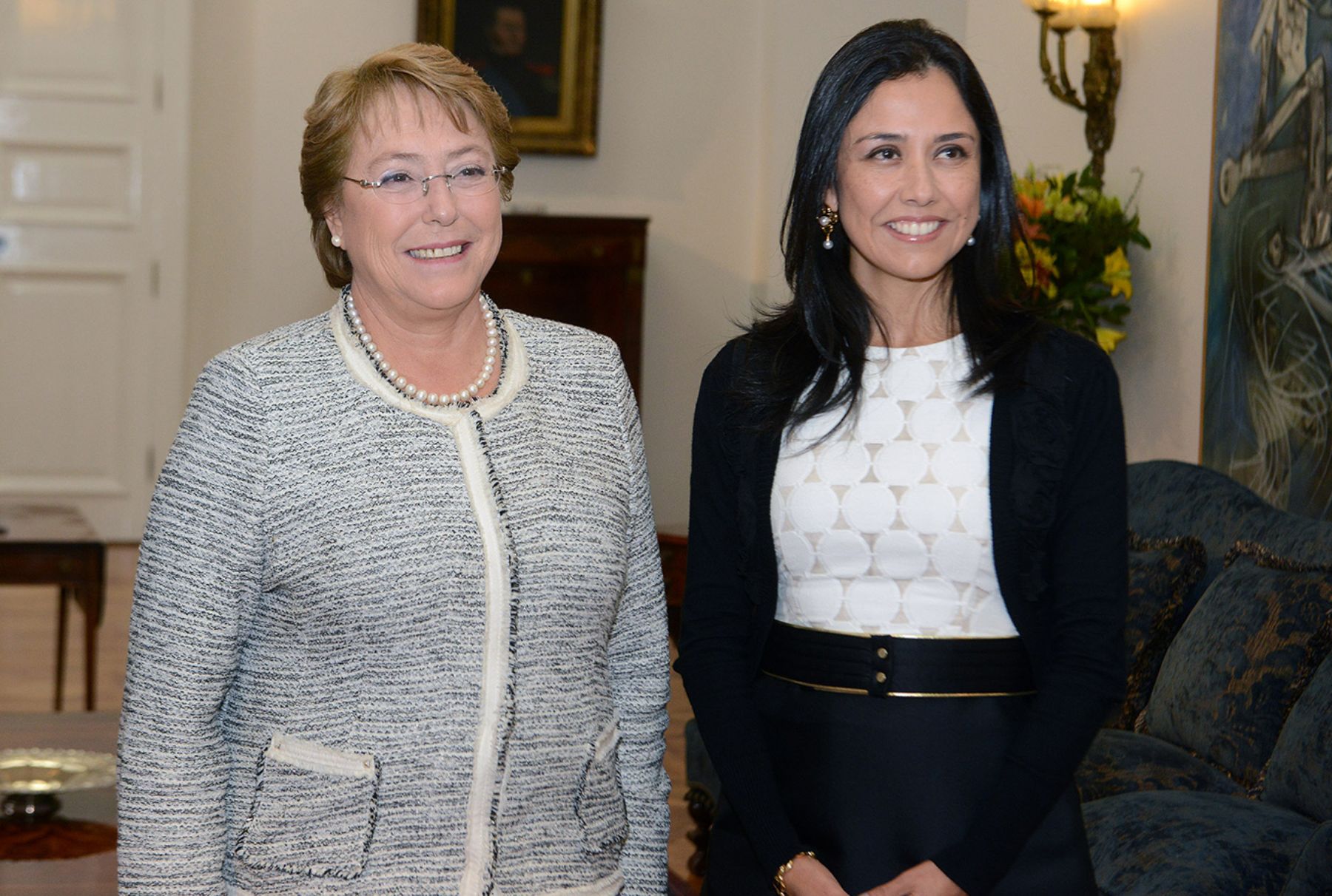 la Presidenta de la República de Chile Michelle Bachelet, recibió a la Primera Dama de la República del Perú, Nadine Heredia.Foto:Gobierno de Chile