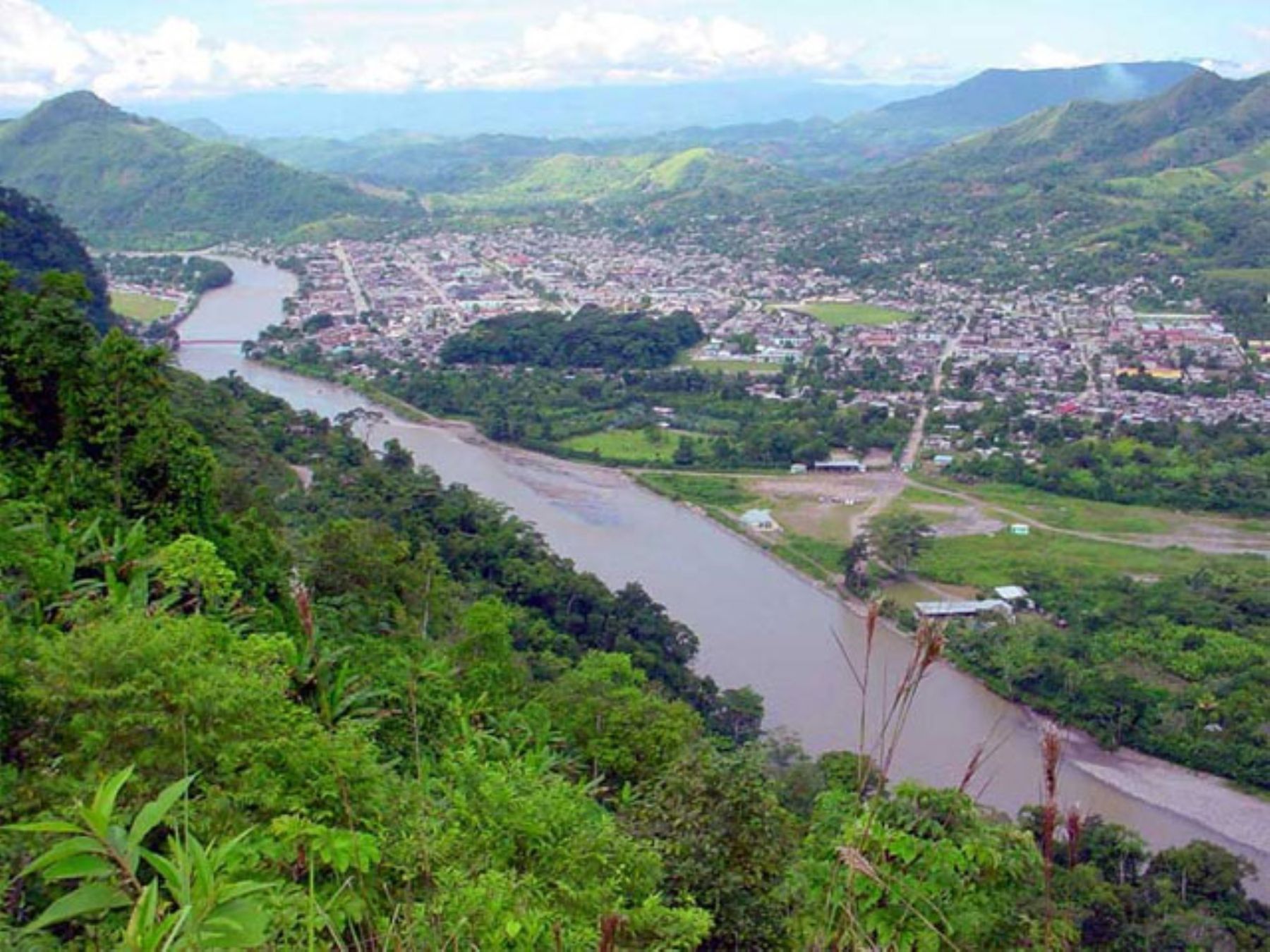 El río Huallaga, que cruza la ciudad de Tingo María, incrementó su caudal debido a las lluvias intensas.INTERNET/Medios