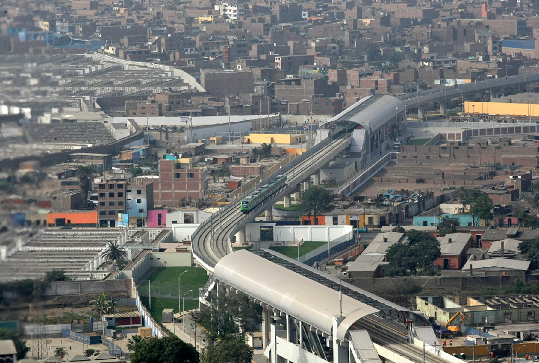 El Presidente de la República, Ollanta Humala Tasso, participa en la entrega de obras civiles y electromecánicas del Tramo 2 de la Línea 1 del Metro de Lima.