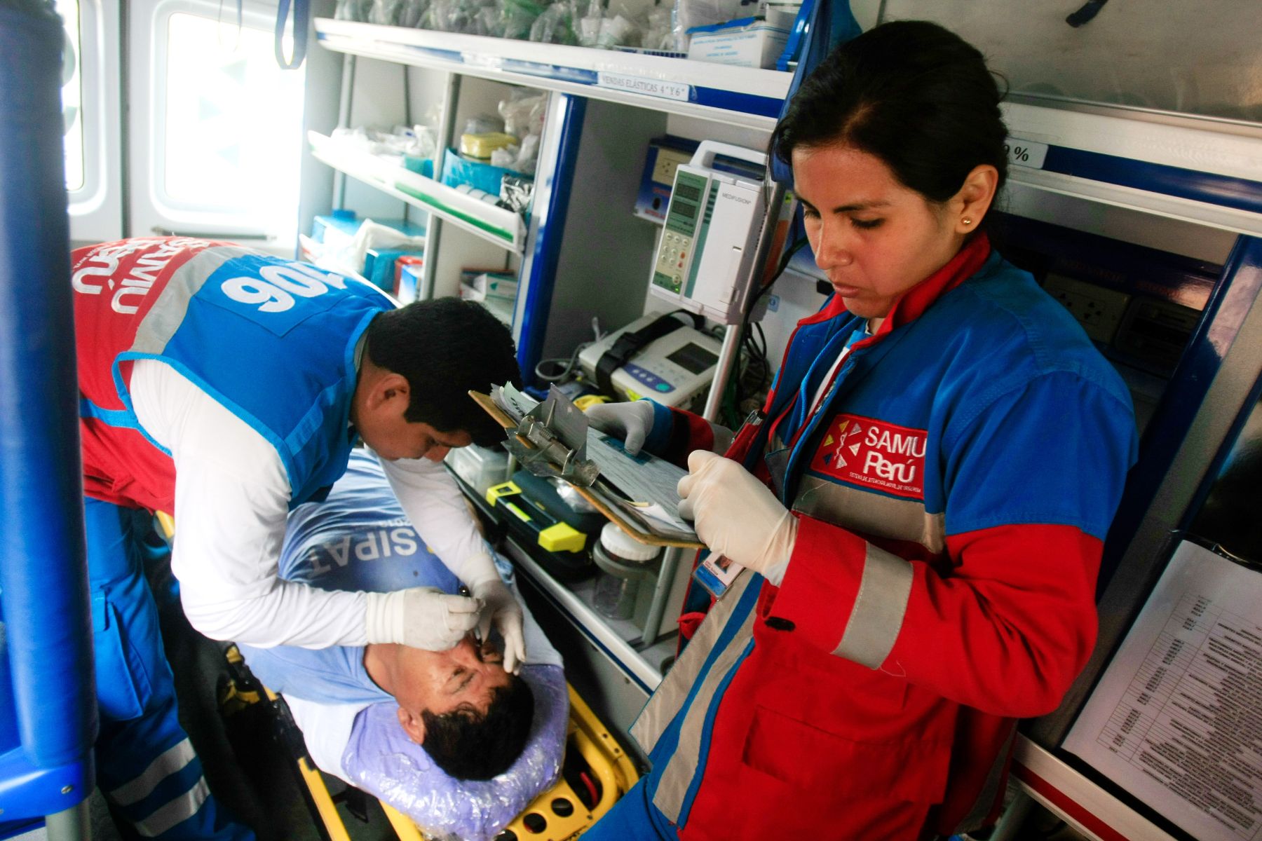 La atención médica en una emergencia es un derecho de todos. Foto: ANDINA/archivo