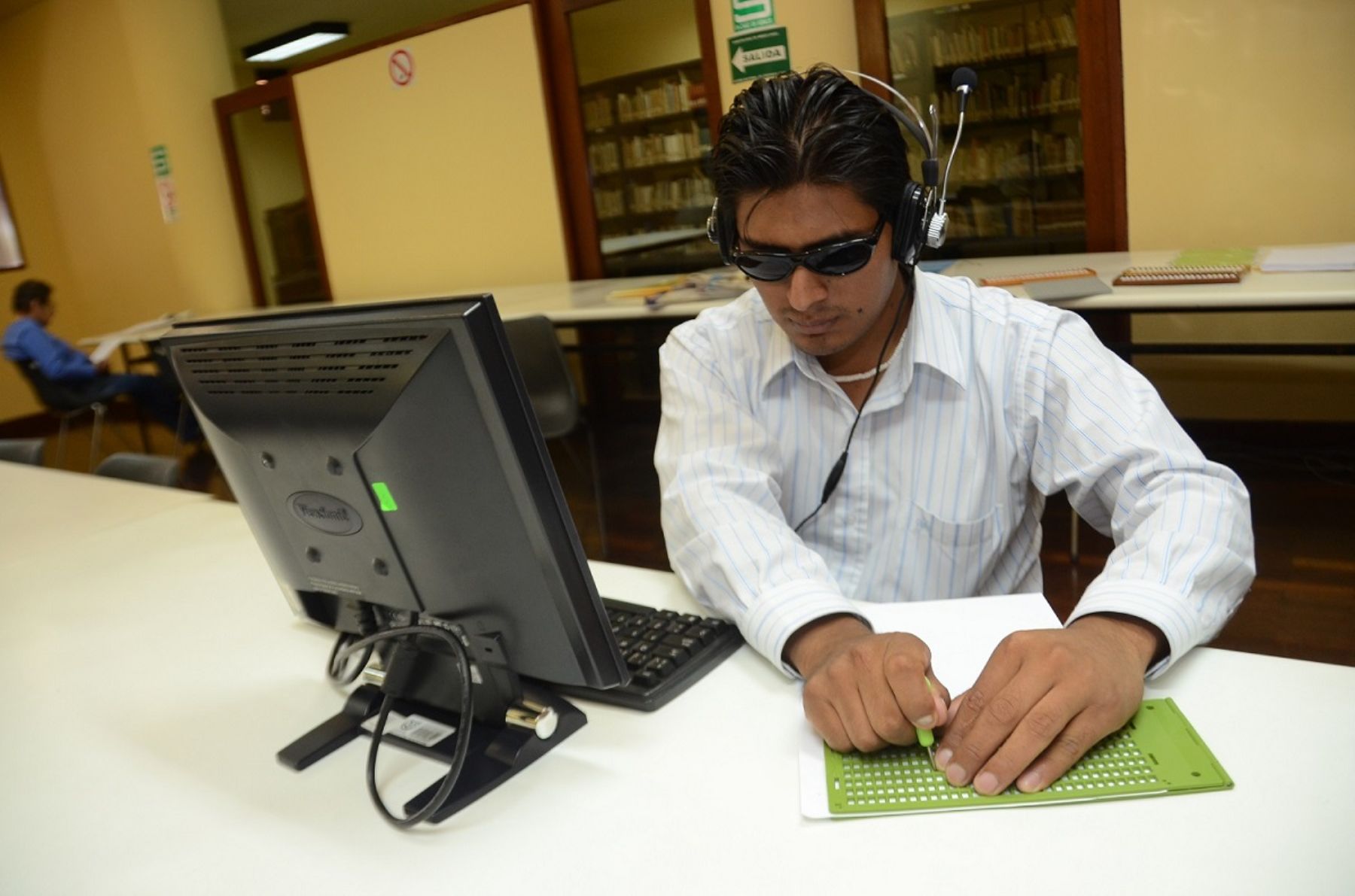 Miraflores brinda facilidades a invidentes con impresiones Braille. Foto: Andina/Difusión