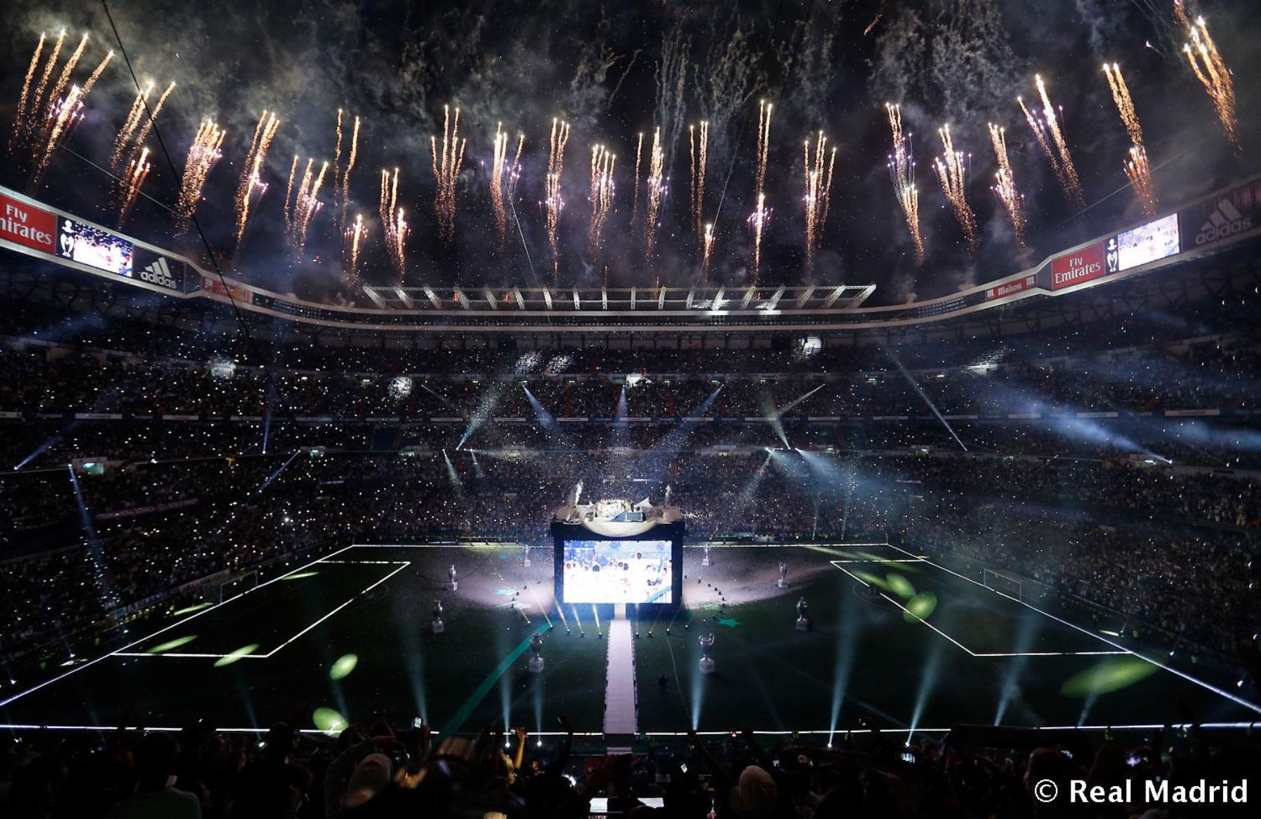 La Afición abarrotó el estadio del Santiago Bernabeu