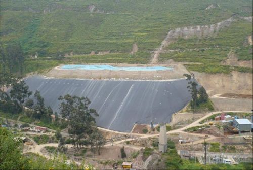 Buscan definir estrategias de prevención ante un problema de contaminación que se origine a causa del cerro Tamboraque en Huarochirí.