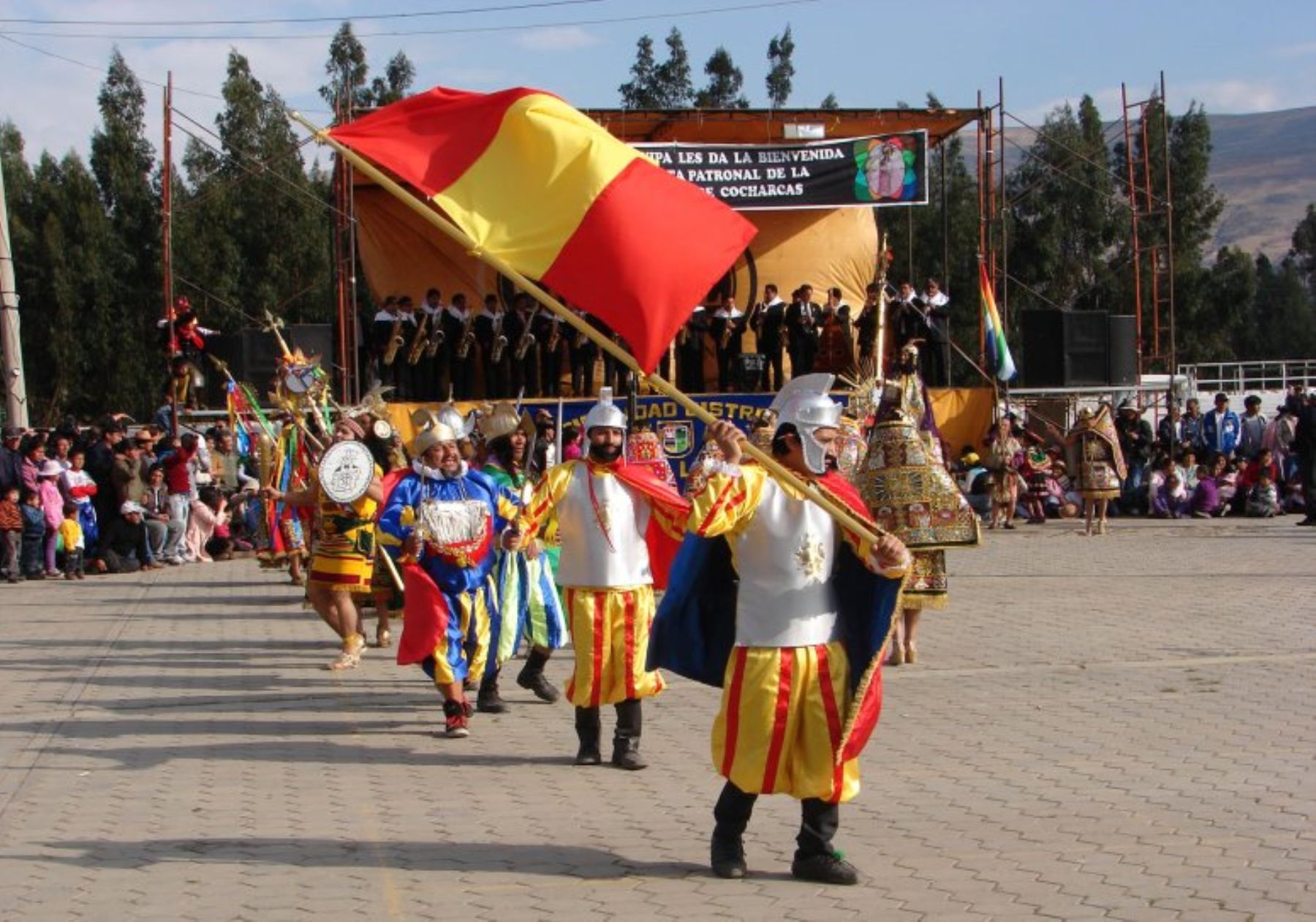En la Festividad de la Virgen de Cocharcas de Sapallanga se escenifican diversidad de danzas.