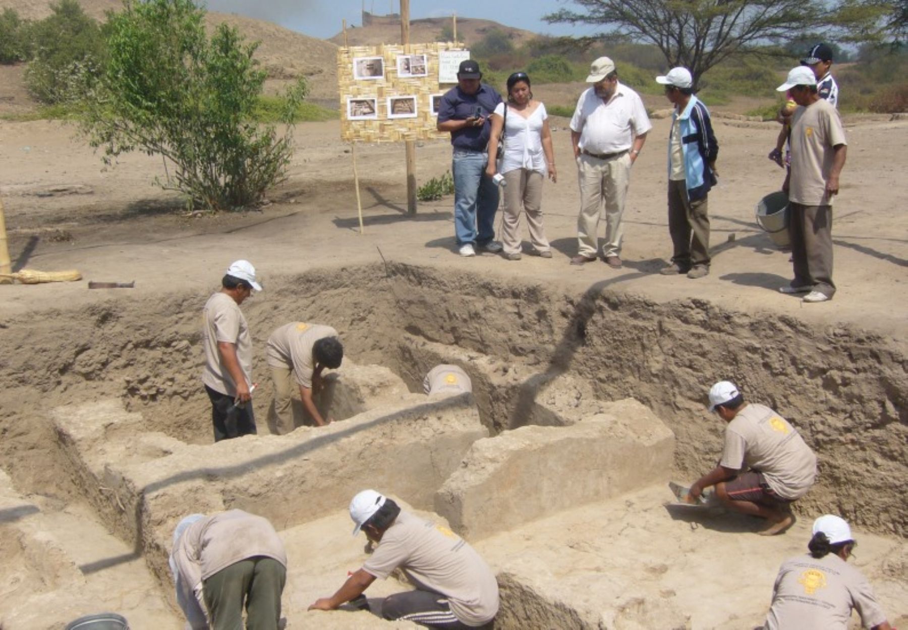 El arqueólogo Walter Alva destacó los vestigios hallados en la Huaca Santa Rosa de Pucalá.