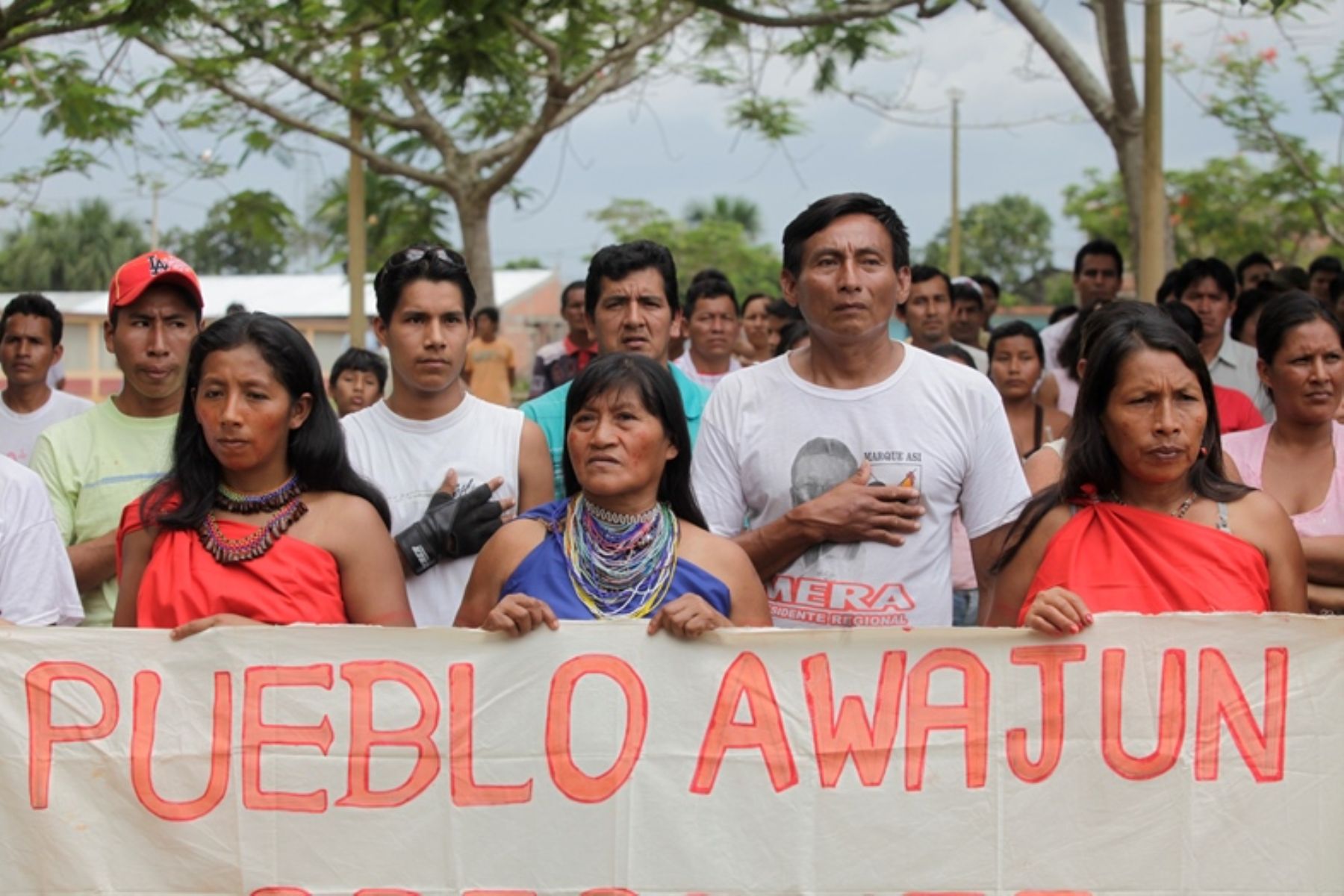 Líderes de comunidades indígenas, en su mayoría awajún, se reúnen con representantes del Estado peruano en Bagua.