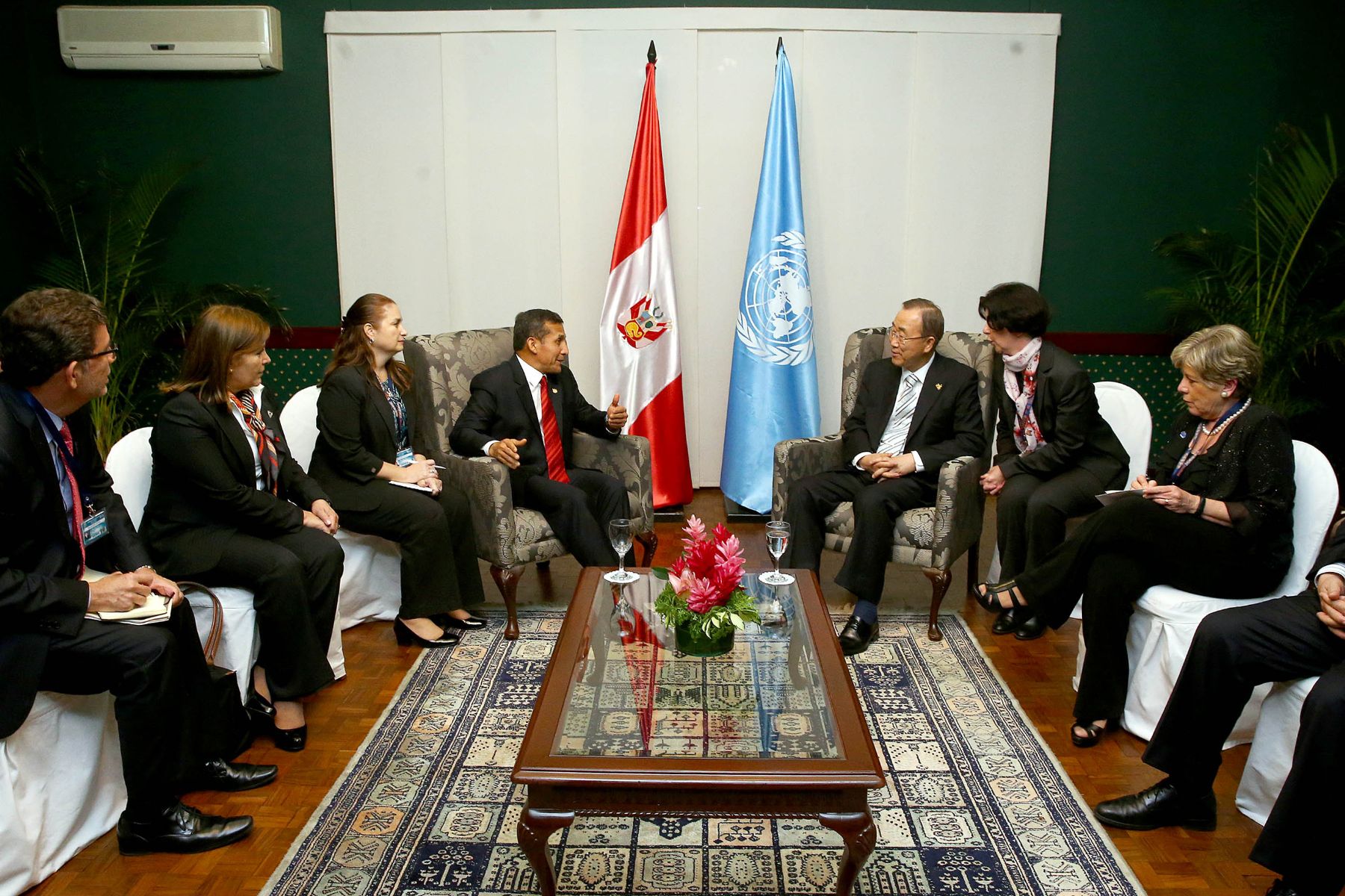 En el marco de la cumbre G-77 en Bolivia, el presidente Ollanta Humala sostuvo un encuentro con el Secretario General de la ONU, Ban Ki Moon. ANDINA/Prensa Presidencia