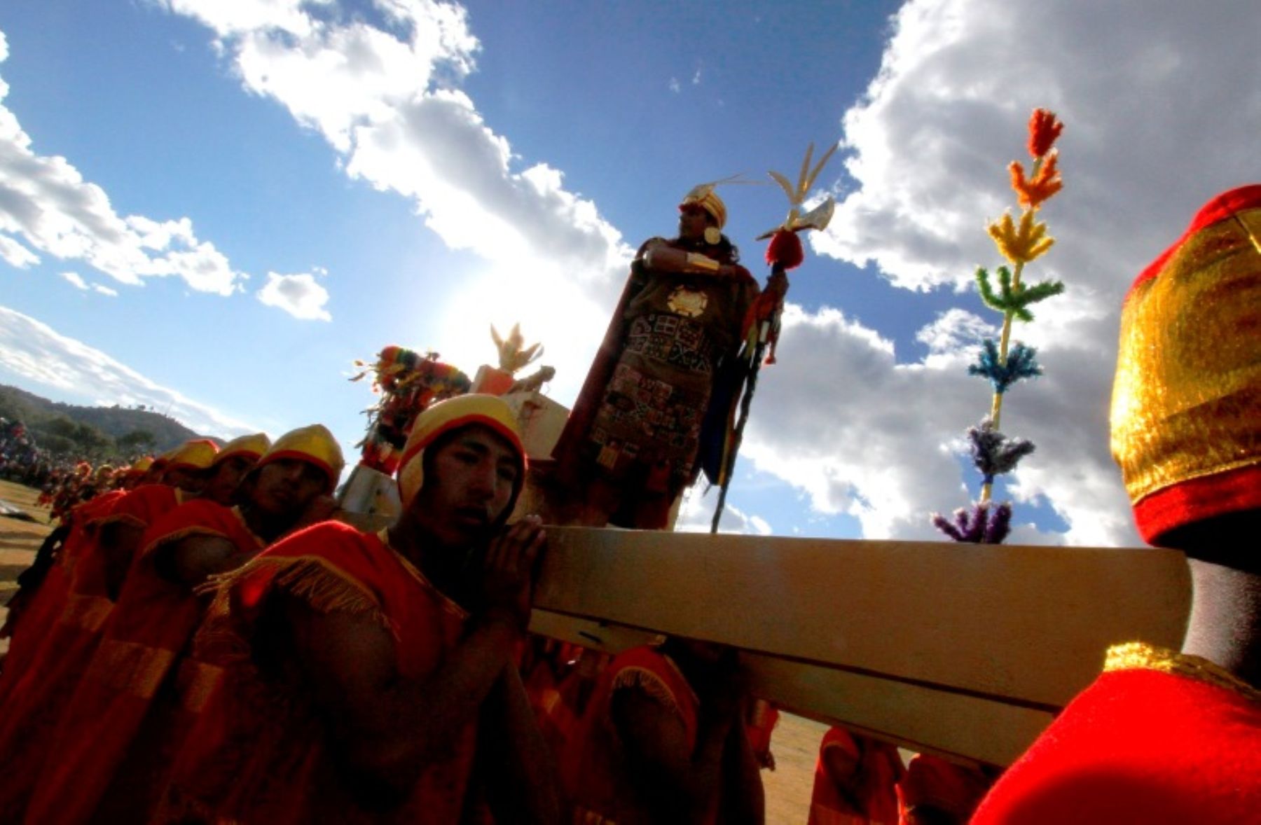 El tradicional Inti Raymi se celebró esta tarde en la explanada del Sacsayhuamán en Cusco.