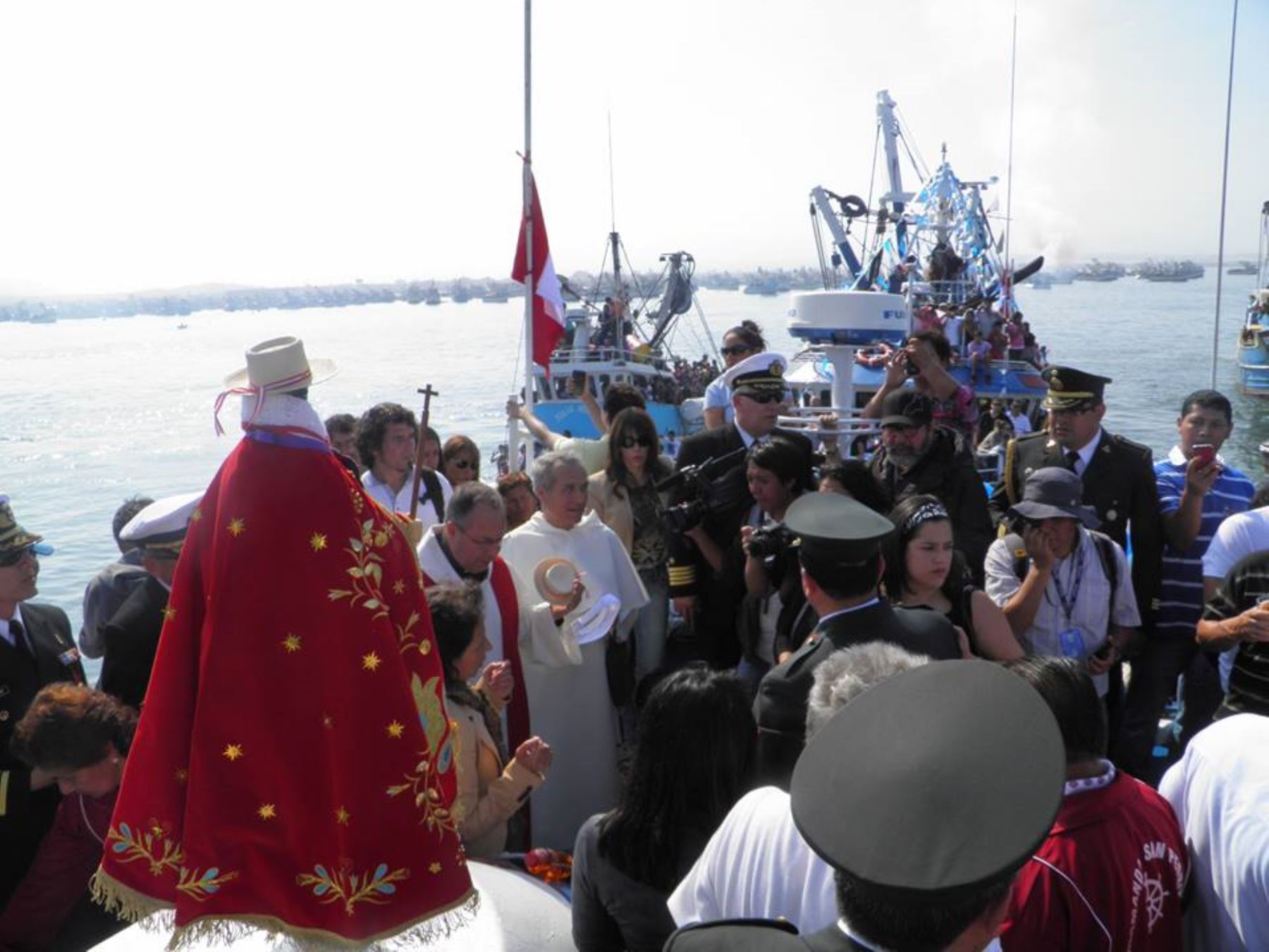 Cientos de fieles chimbotanos celebran la tradicional fiesta de “San Pedrito”.