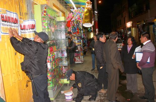Clausuran cinco locales clandestinos que fomentaban el alcoholismo y prostitución