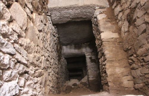 New archaeological finds uncovered at Wari complex in Peru.