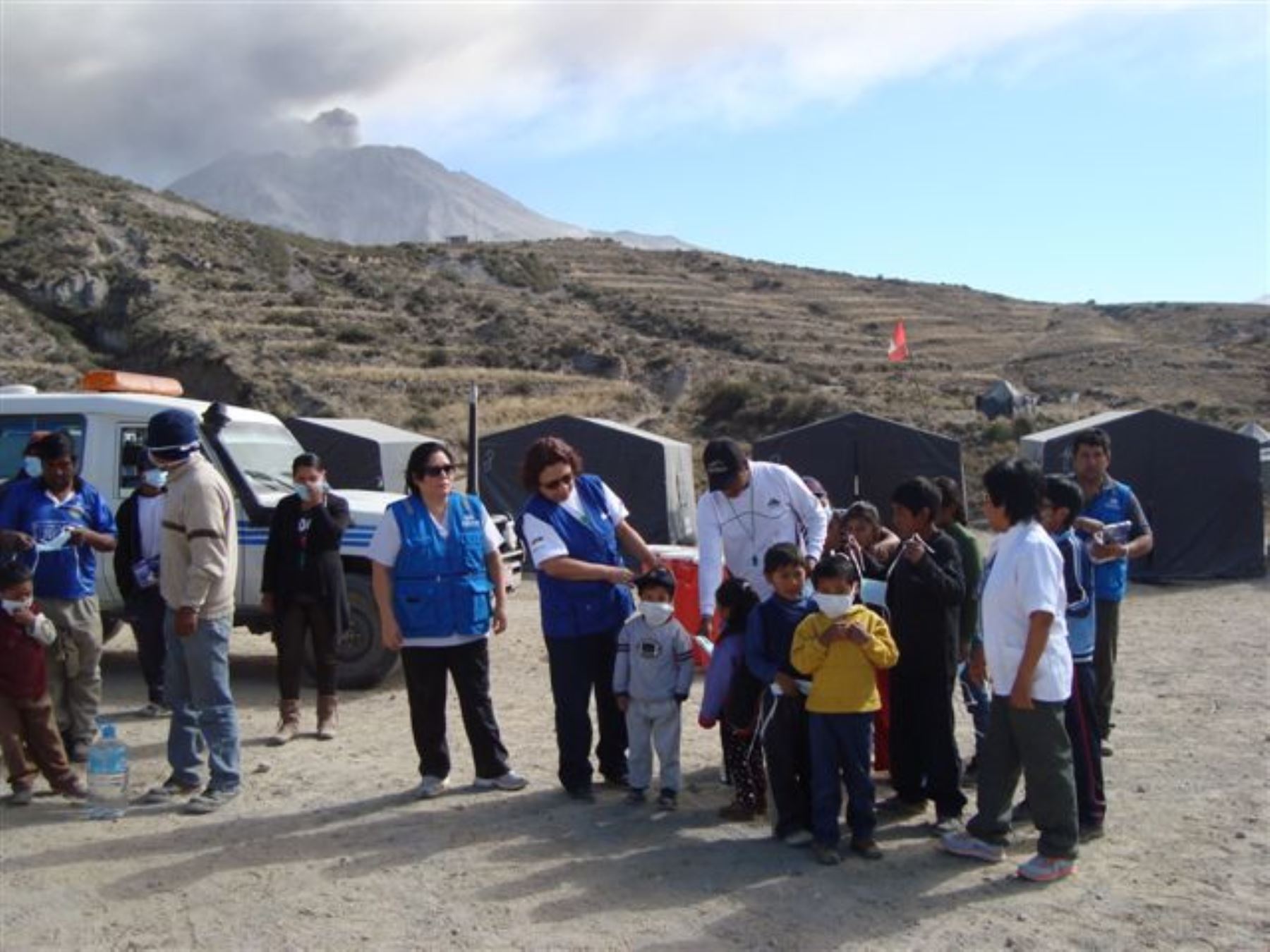COER Arequipa distribuirá también mascarillas y lentes protectores a pobladores de distrito de San Juan de Tarucani para prevenir impacto del volcán Ubinas. ANDINA/Archivo
