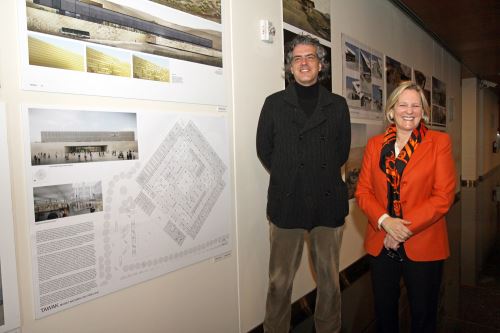 Ministra de Cultura Diana Álvarez Calderón con representante del proyecto ganador del concurso de ideas para el museo Nacional, Paulo Dam.