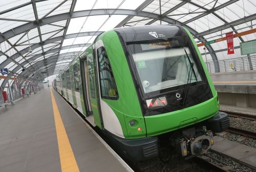 Ministro de Transporte, José Gallardo, anuncia el inicio de operaciones del Tramo 2 Línea 1 del Metro de Lima.