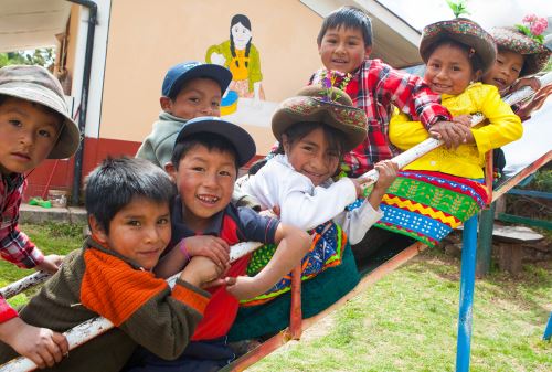 Juntos Bienvenidos Madres Pobreza Provincias Niños Atención Bancos Cajeros DNI Asistencia