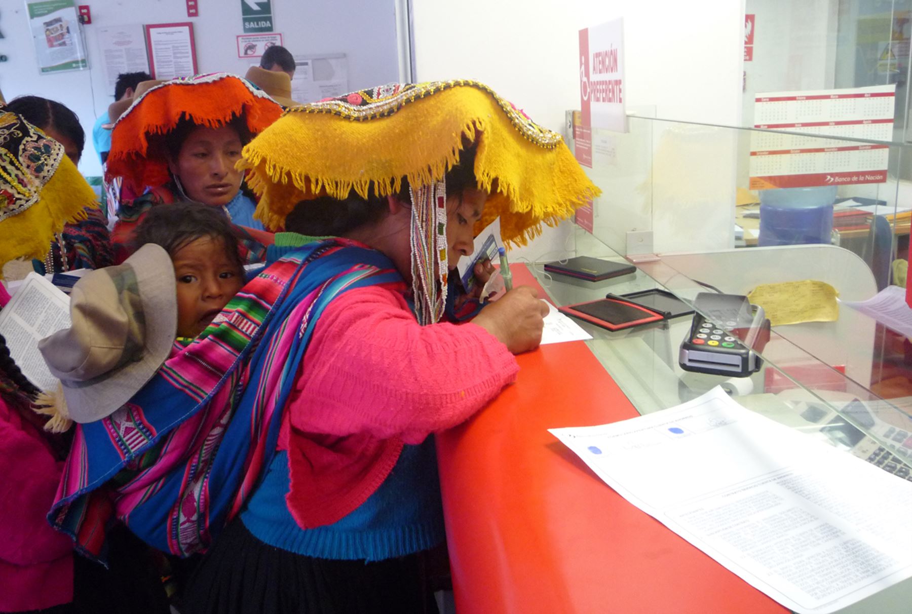 Juntos Bienvenidos Madres Pobreza Provincias Niños Atención Bancos Cajeros DNI Asistencia Cobro en Ventanilla Lactancia Lamas