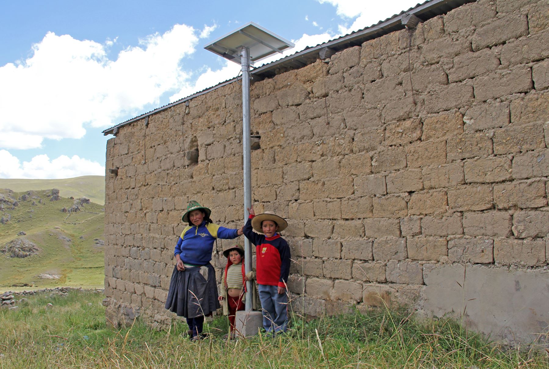 Panel solar que brinda energía eléctrica para población rural. ANDINA/Difusión